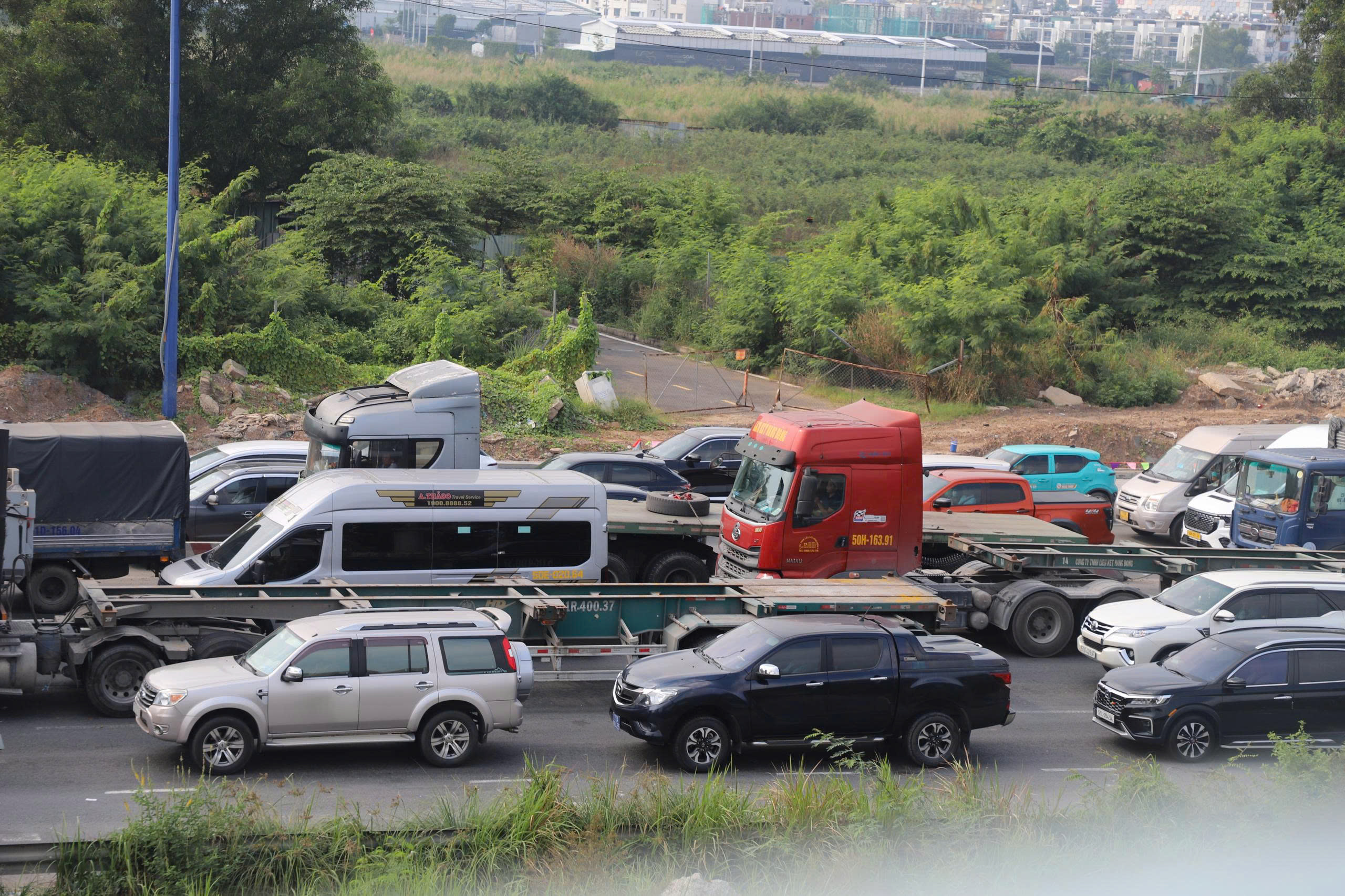 TP.HCM &ldquo;căng m&igrave;nh&rdquo; chiều cuối năm, giao th&ocirc;ng cửa ng&otilde; v&agrave; s&acirc;n bay c&ugrave;ng l&uacute;c tăng &aacute;p lực- Ảnh 3.