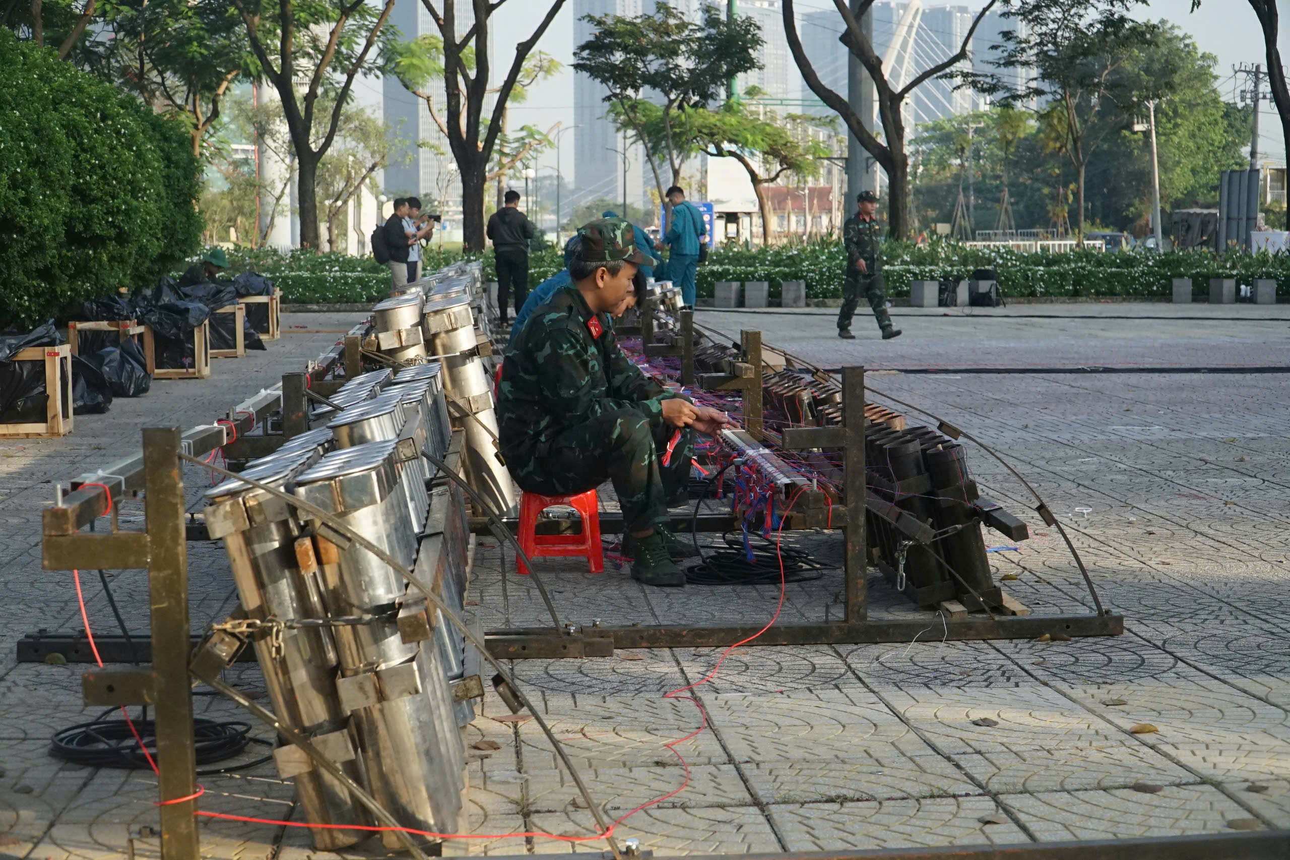 TP.HCM: Ho&agrave;n thiện trận địa ph&aacute;o hoa, sẵn s&agrave;ng đ&oacute;n năm mới 2026- Ảnh 7.