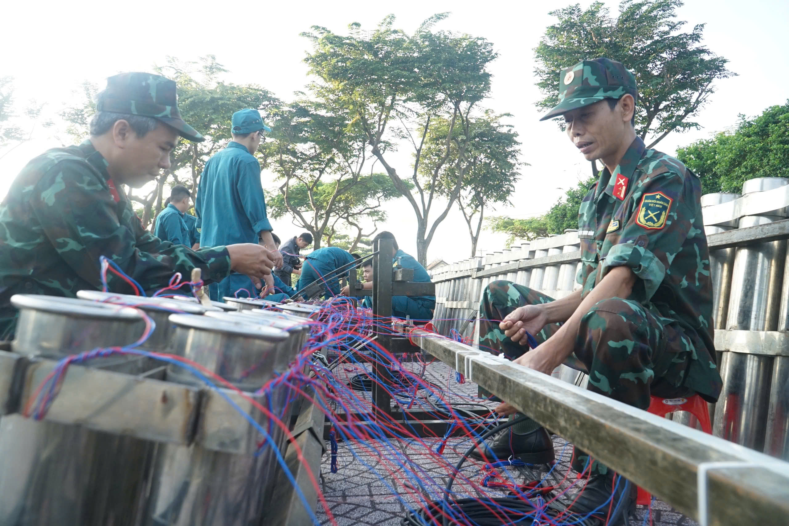 TP.HCM: Ho&agrave;n thiện trận địa ph&aacute;o hoa, sẵn s&agrave;ng đ&oacute;n năm mới 2026- Ảnh 2.