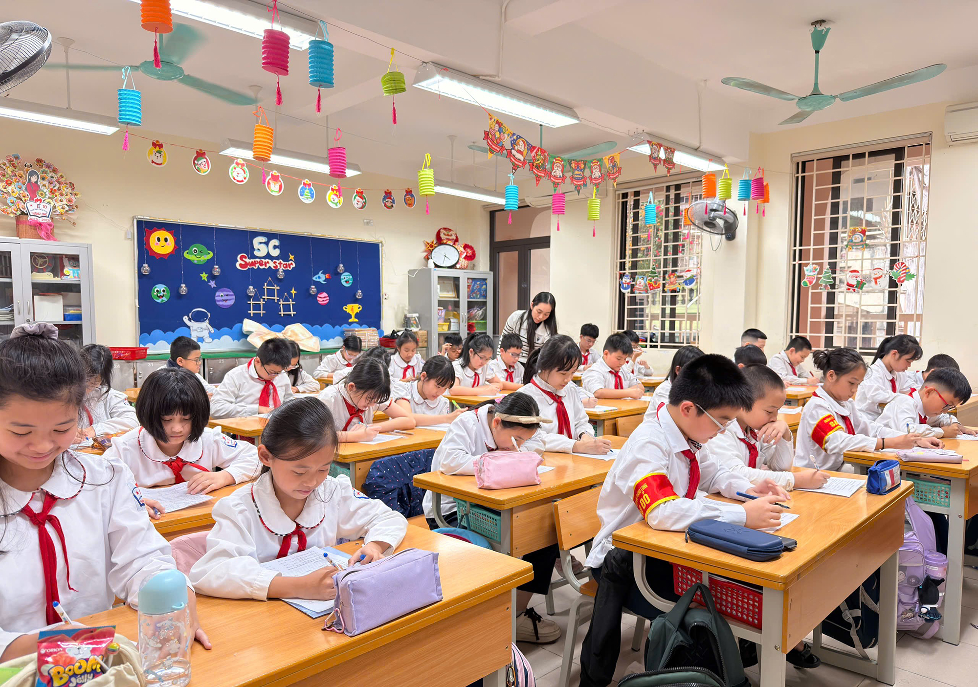 Tạo niềm vui để trẻ hứng th&uacute; với học h&agrave;nh- Ảnh 1.