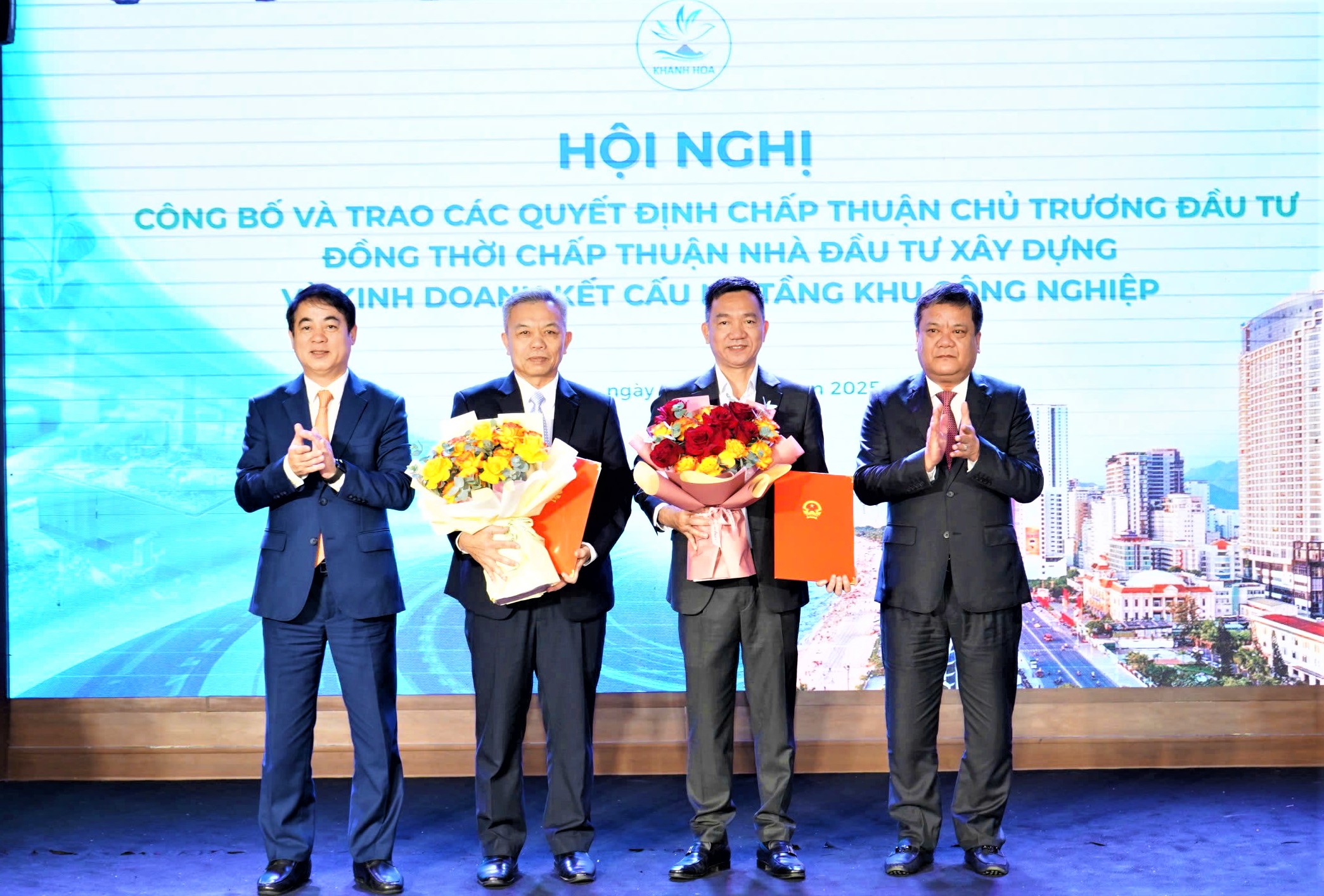 Khánh Hòa chấp thuận chủ trương đầu tư ba dự án khu công nghiệp trọng điểm- Ảnh 1.