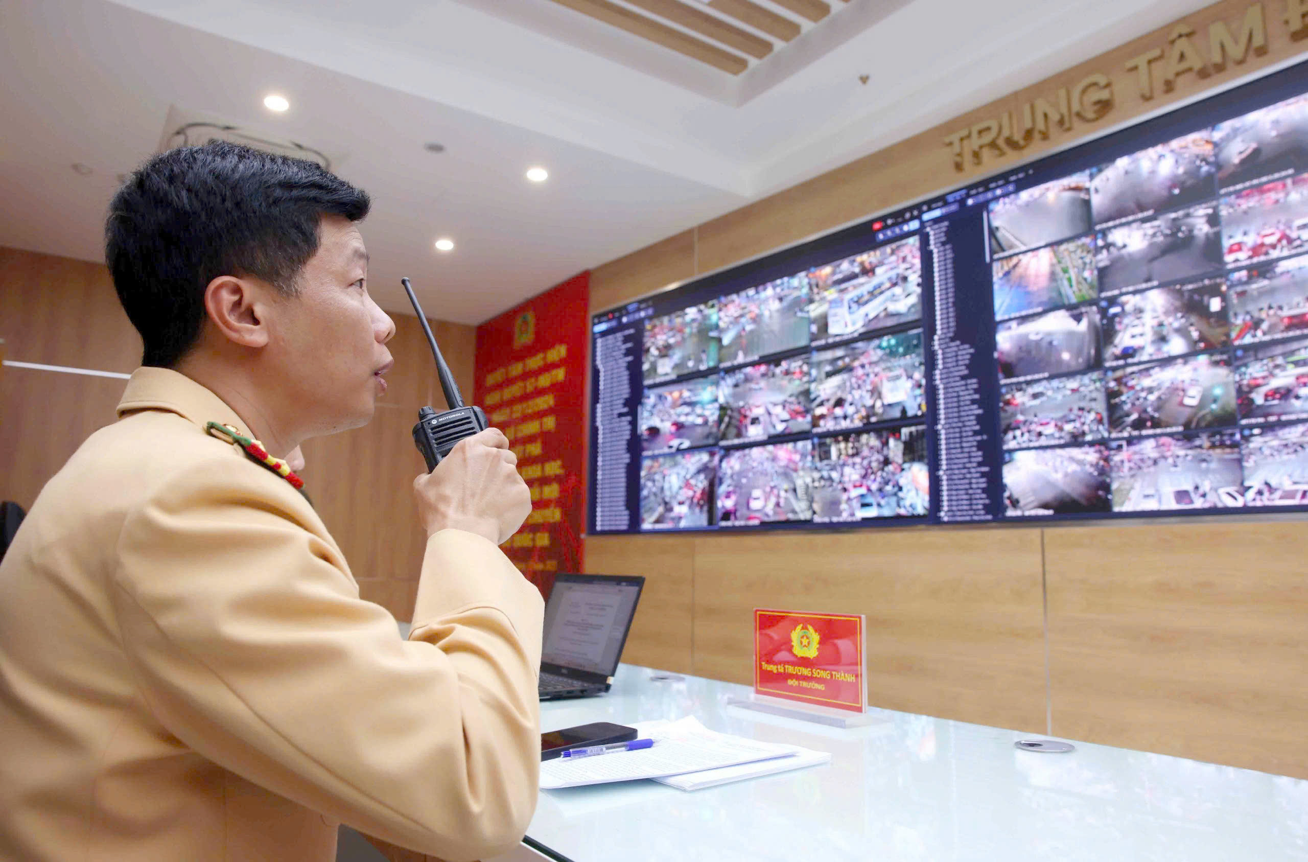 H&agrave; Nội: CSGT h&oacute;a trang, xuy&ecirc;n đ&ecirc;m ngăn t&agrave;i xế "ma men" đ&ecirc;m cuối năm- Ảnh 11.