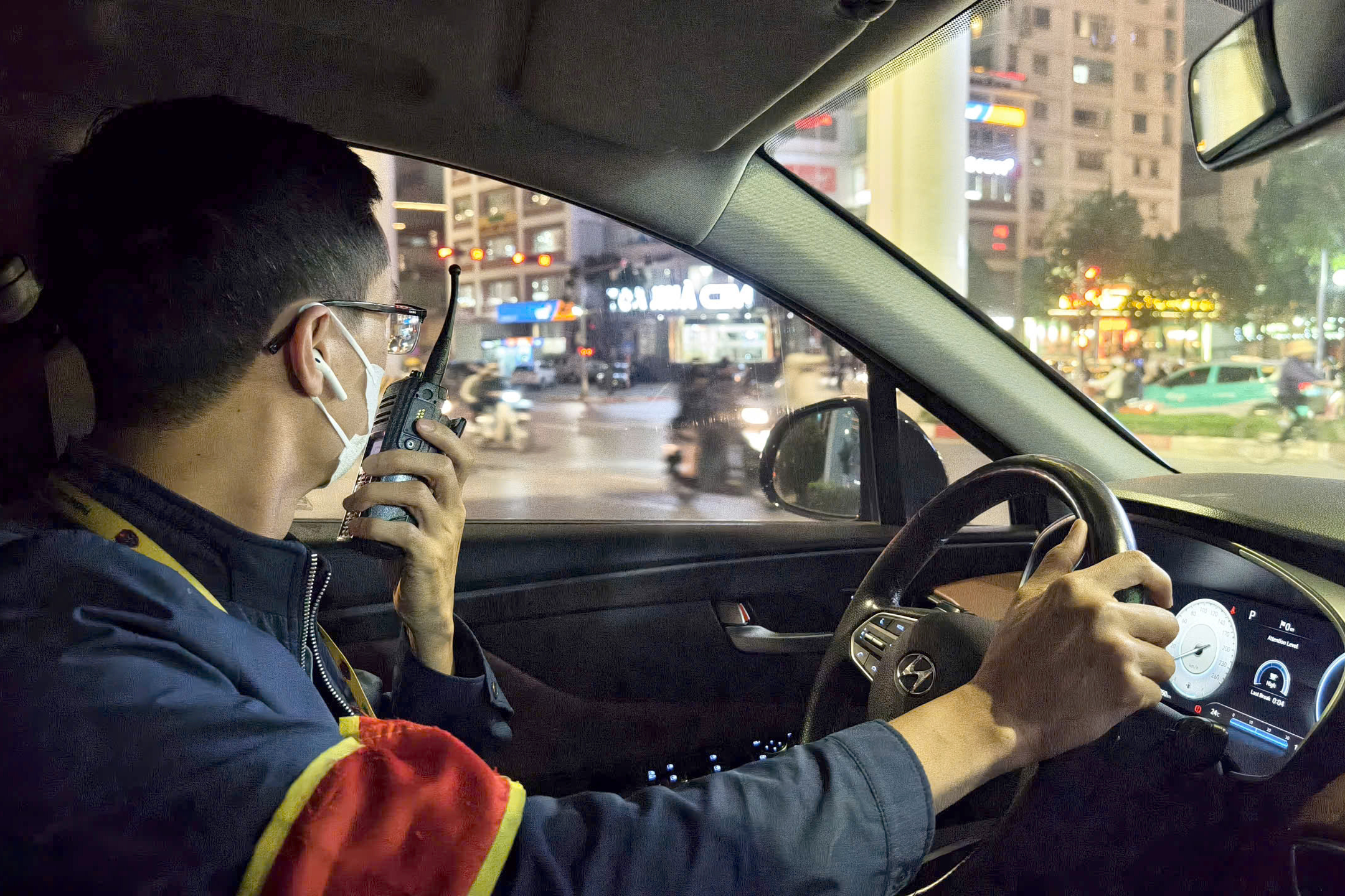 H&agrave; Nội: CSGT h&oacute;a trang, xuy&ecirc;n đ&ecirc;m ngăn t&agrave;i xế "ma men" đ&ecirc;m cuối năm- Ảnh 3.