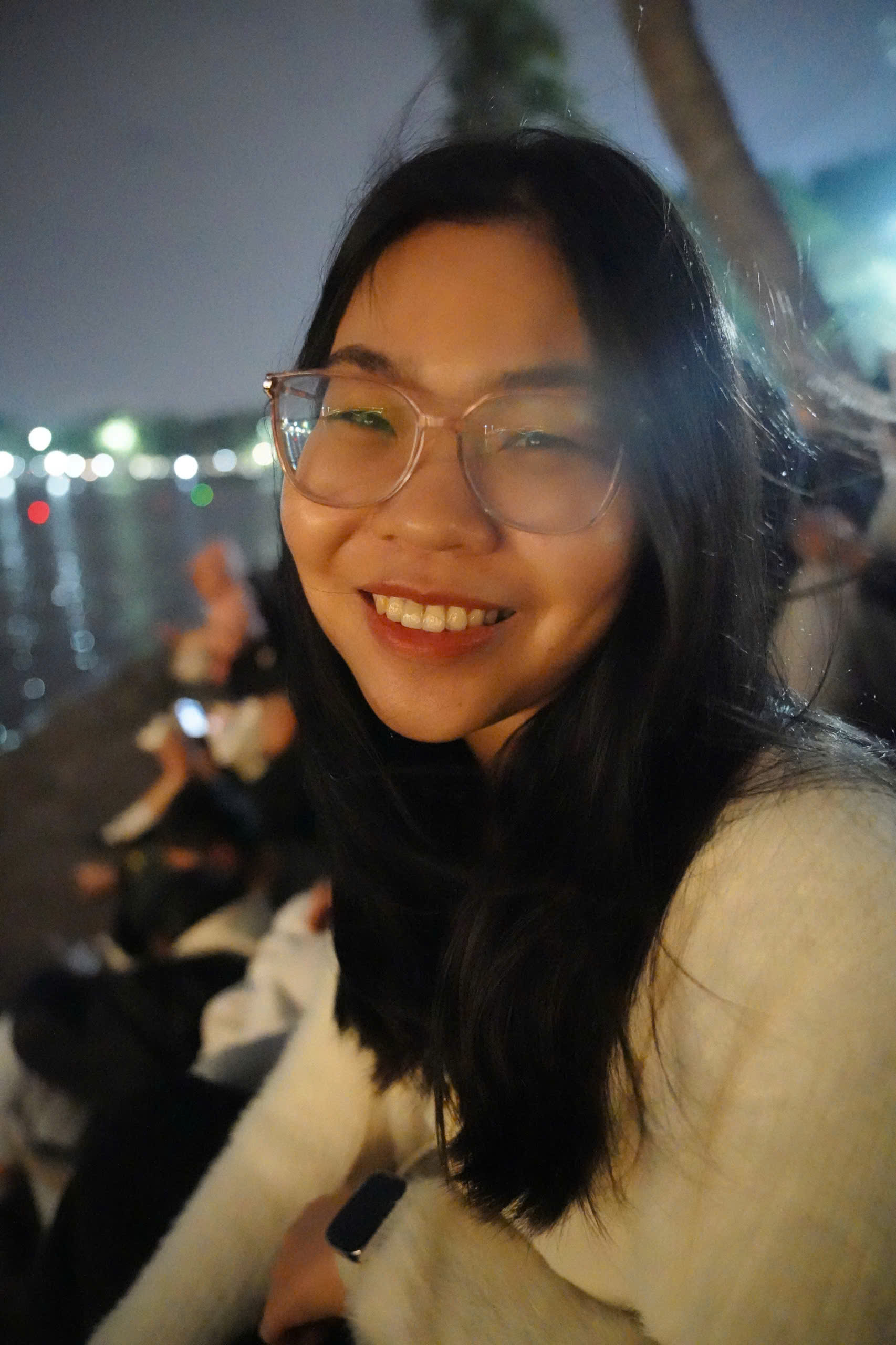 Người d&acirc;n H&agrave; Nội m&atilde;n nh&atilde;n đ&ecirc;m ph&aacute;o hoa ch&agrave;o 2026- Ảnh 14.