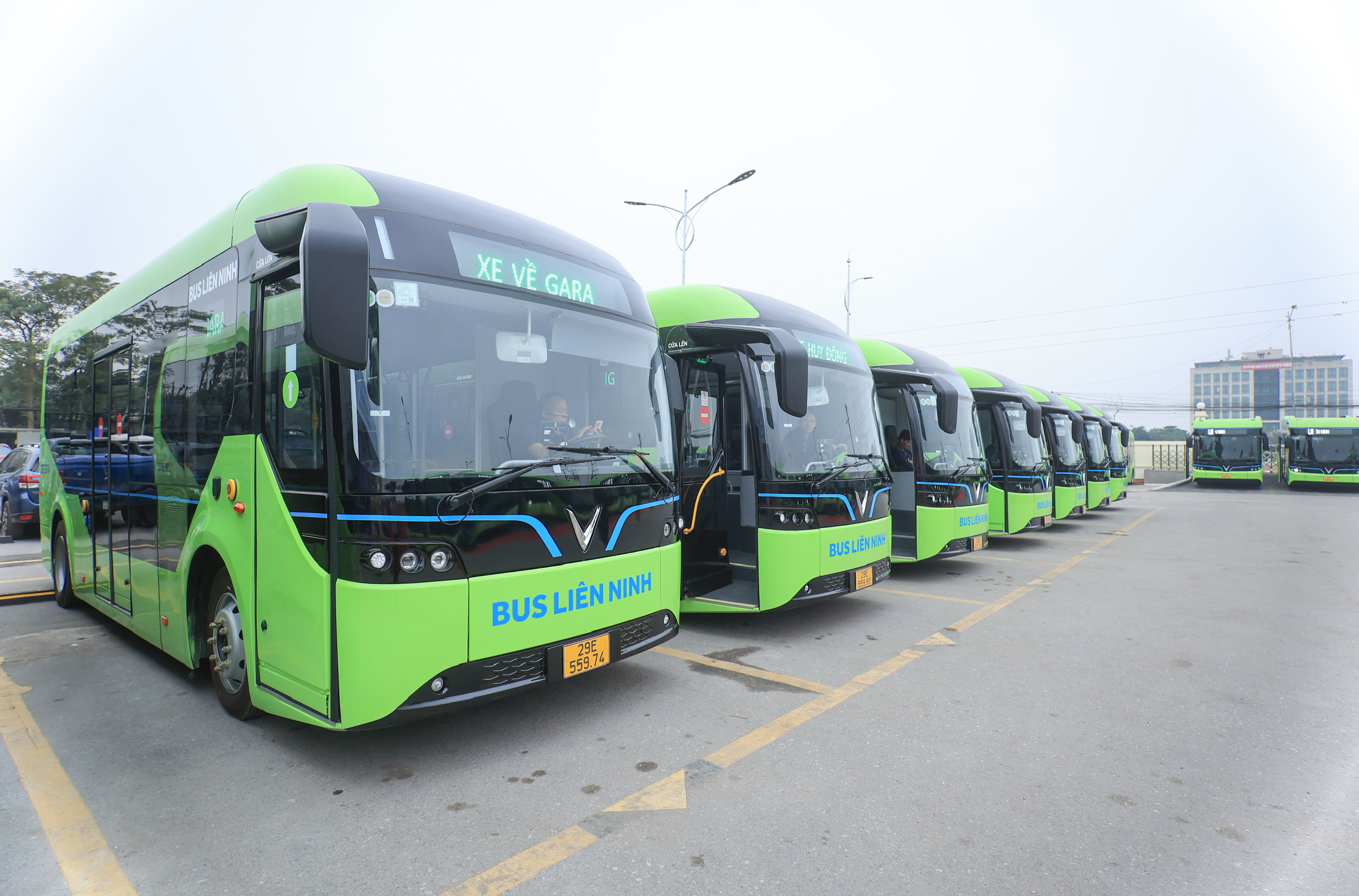 Hà Nội thêm một doanh nghiệp chuyển đổi toàn bộ xe xăng sang xe buýt điện- Ảnh 4.