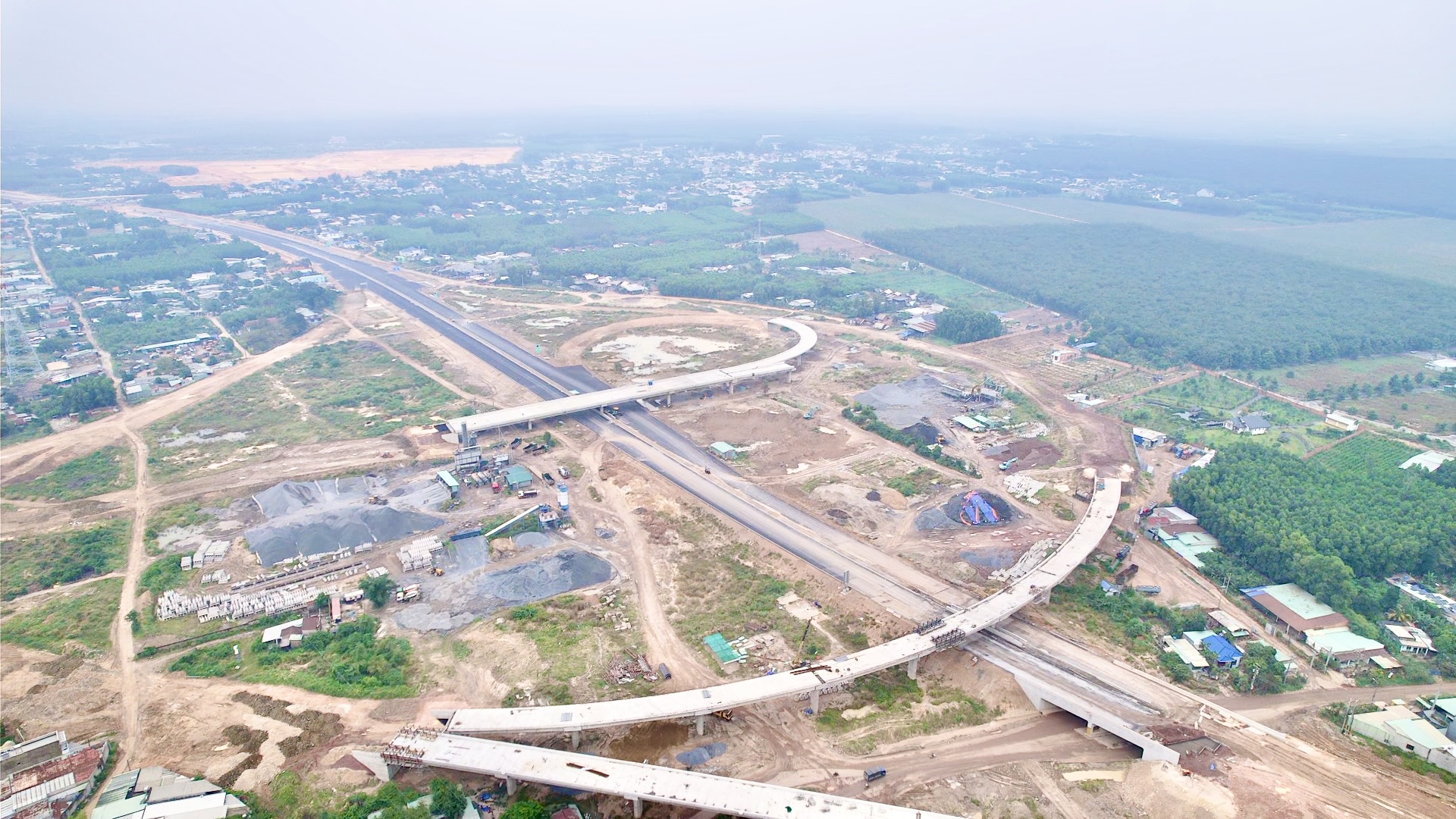 Diện mạo mới nhất cao tốc Biên Hòa - Vũng Tàu nối liền Đồng Nai với TP.HCM- Ảnh 9. Diện mạo mới nhất cao tốc Biên Hòa - Vũng Tàu nối liền Đồng Nai với TP.HCM- Ảnh 9.