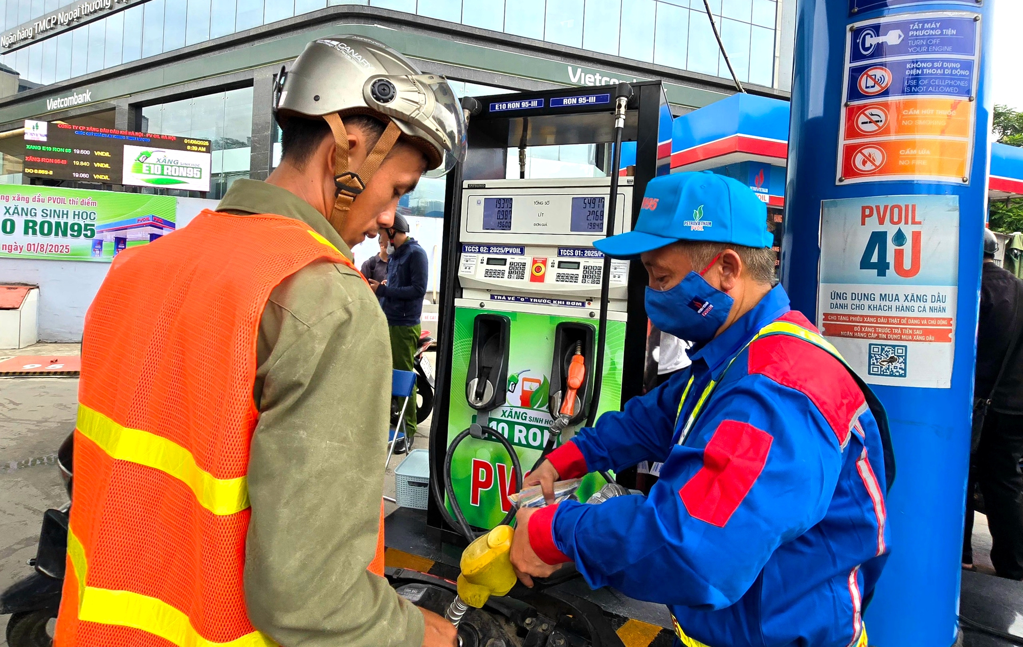 Giá xăng tăng mạnh từ chiều 4/12- Ảnh 1.