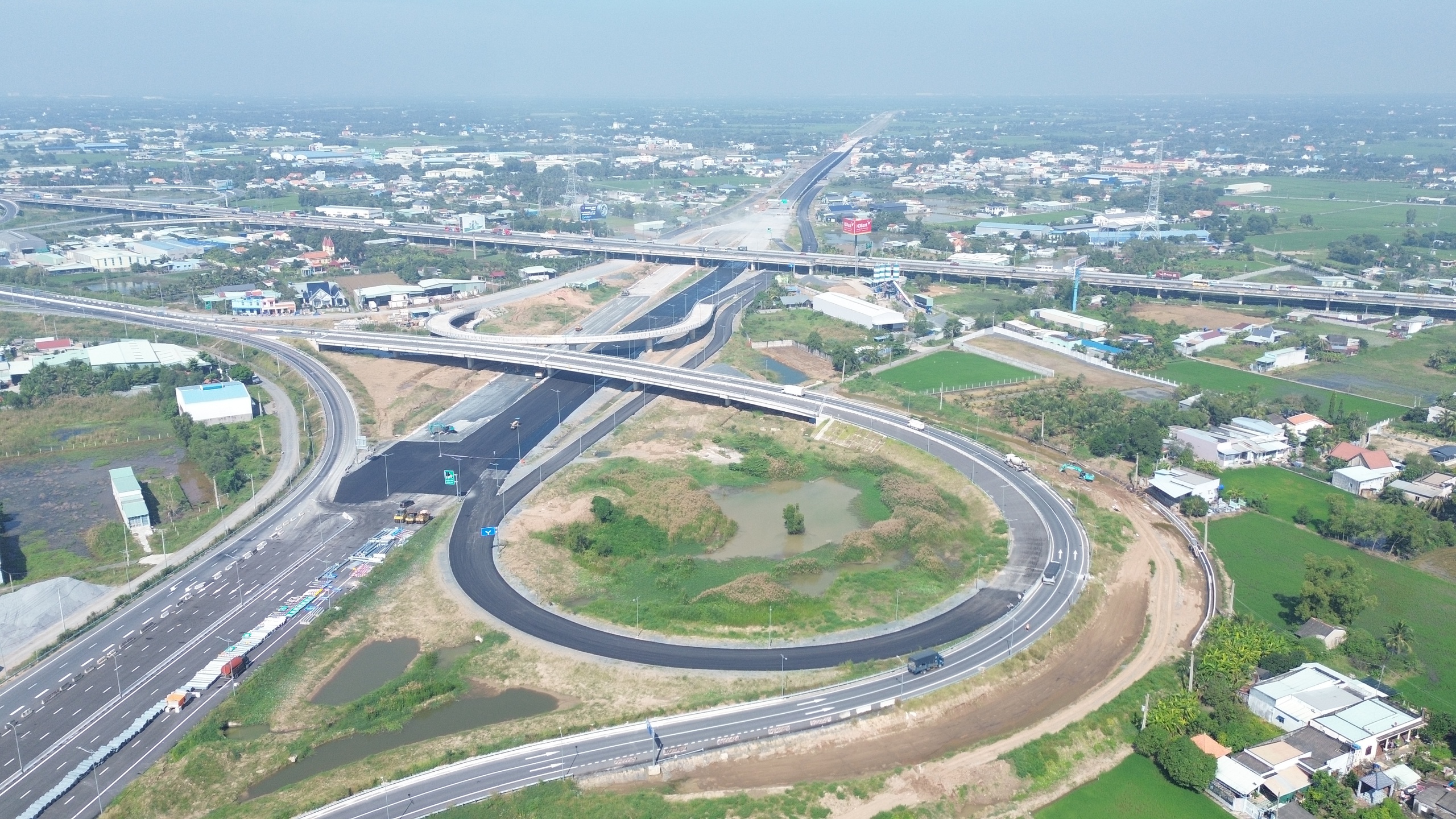 "Siêu nút giao" nối 3 tuyến cao tốc ở cửa ngõ TP.HCM, trước ngày thông xe- Ảnh 3. "Siêu nút giao" nối 3 tuyến cao tốc ở cửa ngõ TP.HCM, trước ngày thông xe- Ảnh 3.