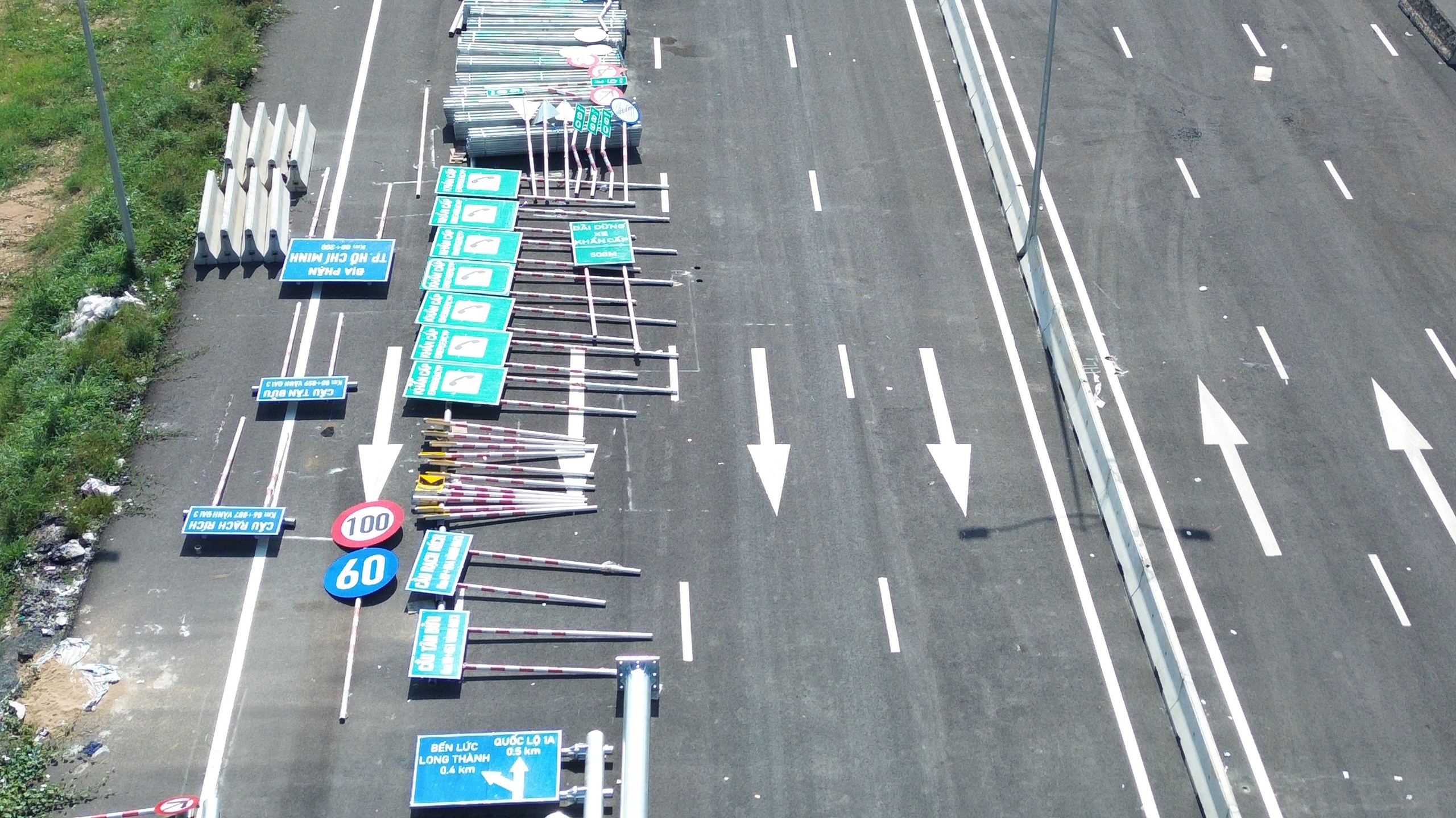 "Siêu nút giao" nối 3 tuyến cao tốc ở cửa ngõ TP.HCM, trước ngày thông xe- Ảnh 5. "Siêu nút giao" nối 3 tuyến cao tốc ở cửa ngõ TP.HCM, trước ngày thông xe- Ảnh 5.