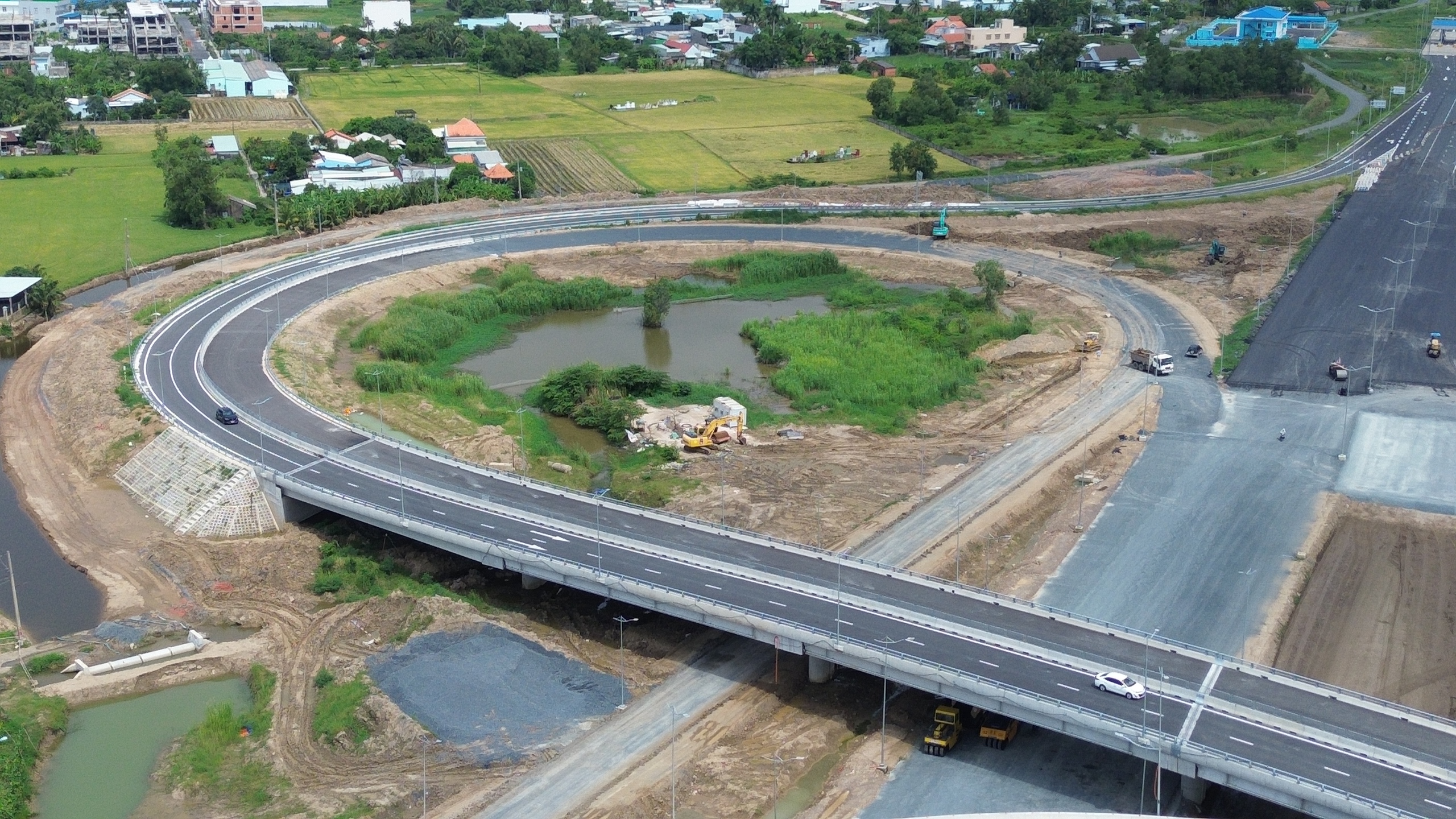 "Siêu nút giao" nối 3 tuyến cao tốc ở cửa ngõ TP.HCM, trước ngày thông xe- Ảnh 7. "Siêu nút giao" nối 3 tuyến cao tốc ở cửa ngõ TP.HCM, trước ngày thông xe- Ảnh 7.