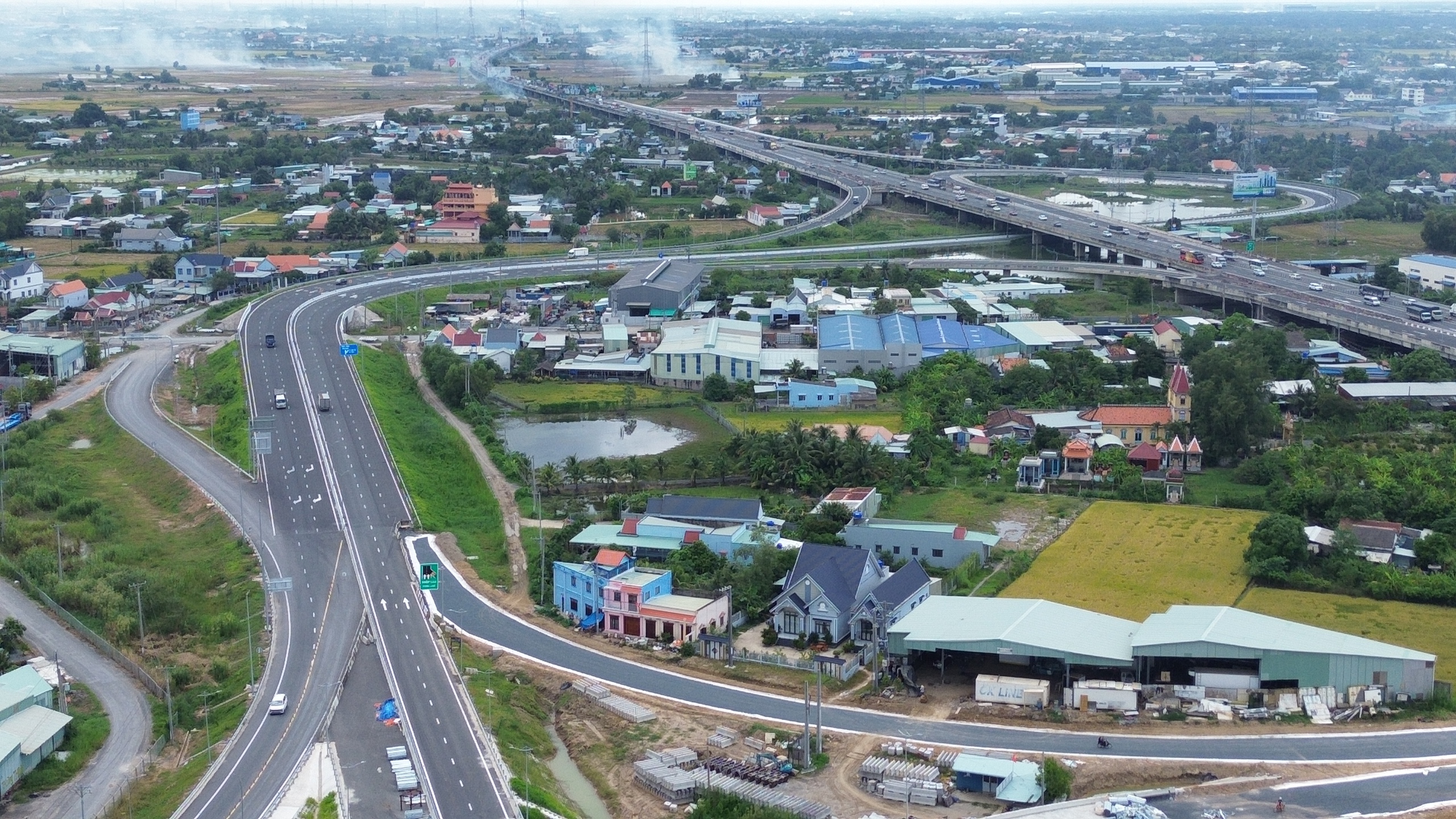 "Siêu nút giao" nối 3 tuyến cao tốc ở cửa ngõ TP.HCM, trước ngày thông xe- Ảnh 6. "Siêu nút giao" nối 3 tuyến cao tốc ở cửa ngõ TP.HCM, trước ngày thông xe- Ảnh 6.