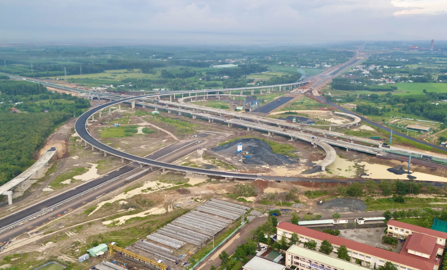 Diện mạo mới nhất cao tốc Biên Hòa - Vũng Tàu nối liền Đồng Nai với TP.HCM- Ảnh 11. Diện mạo mới nhất cao tốc Biên Hòa - Vũng Tàu nối liền Đồng Nai với TP.HCM- Ảnh 11.