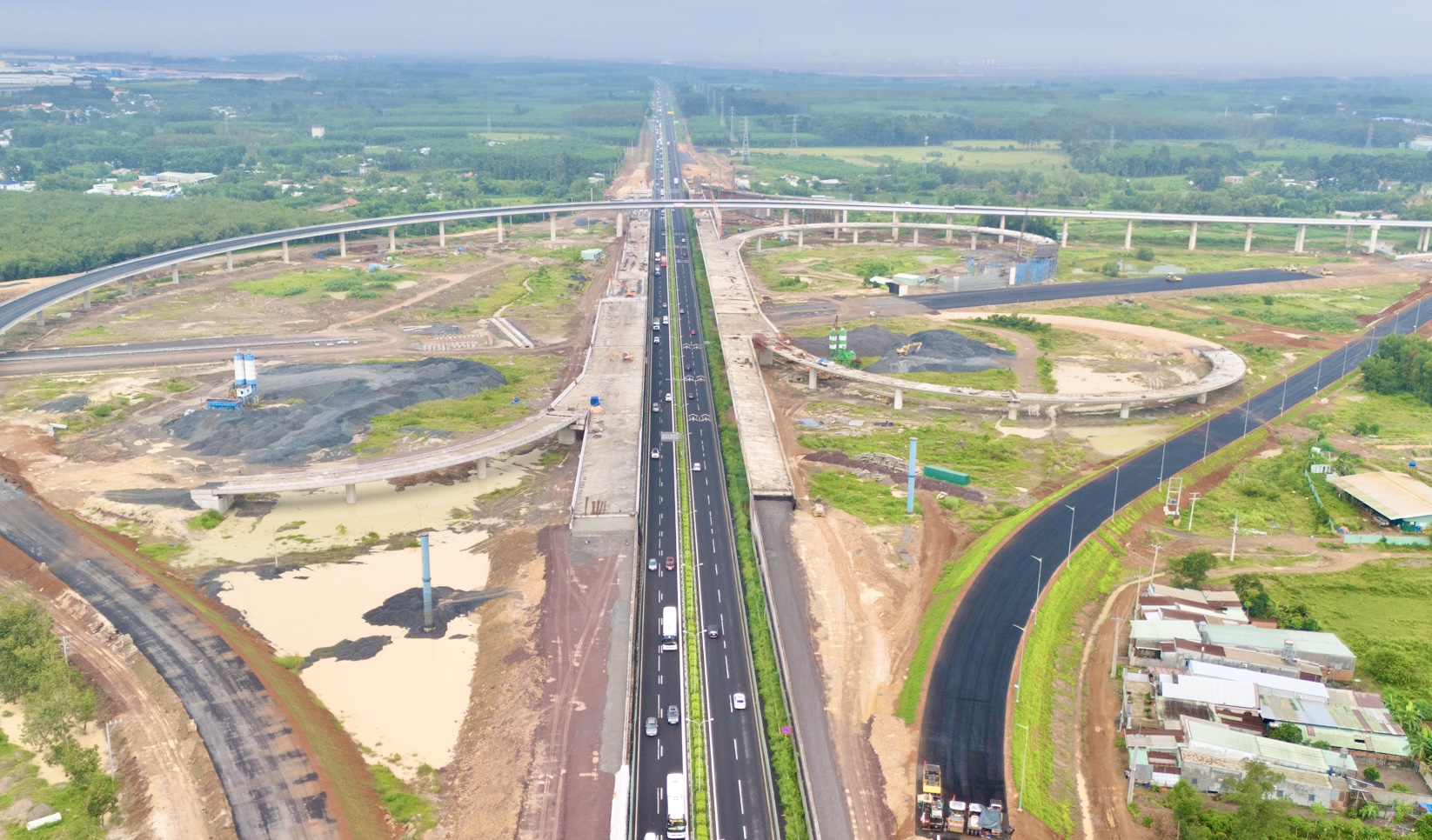 Diện mạo mới nhất cao tốc Biên Hòa - Vũng Tàu nối liền Đồng Nai với TP.HCM- Ảnh 12. Diện mạo mới nhất cao tốc Biên Hòa - Vũng Tàu nối liền Đồng Nai với TP.HCM- Ảnh 12.