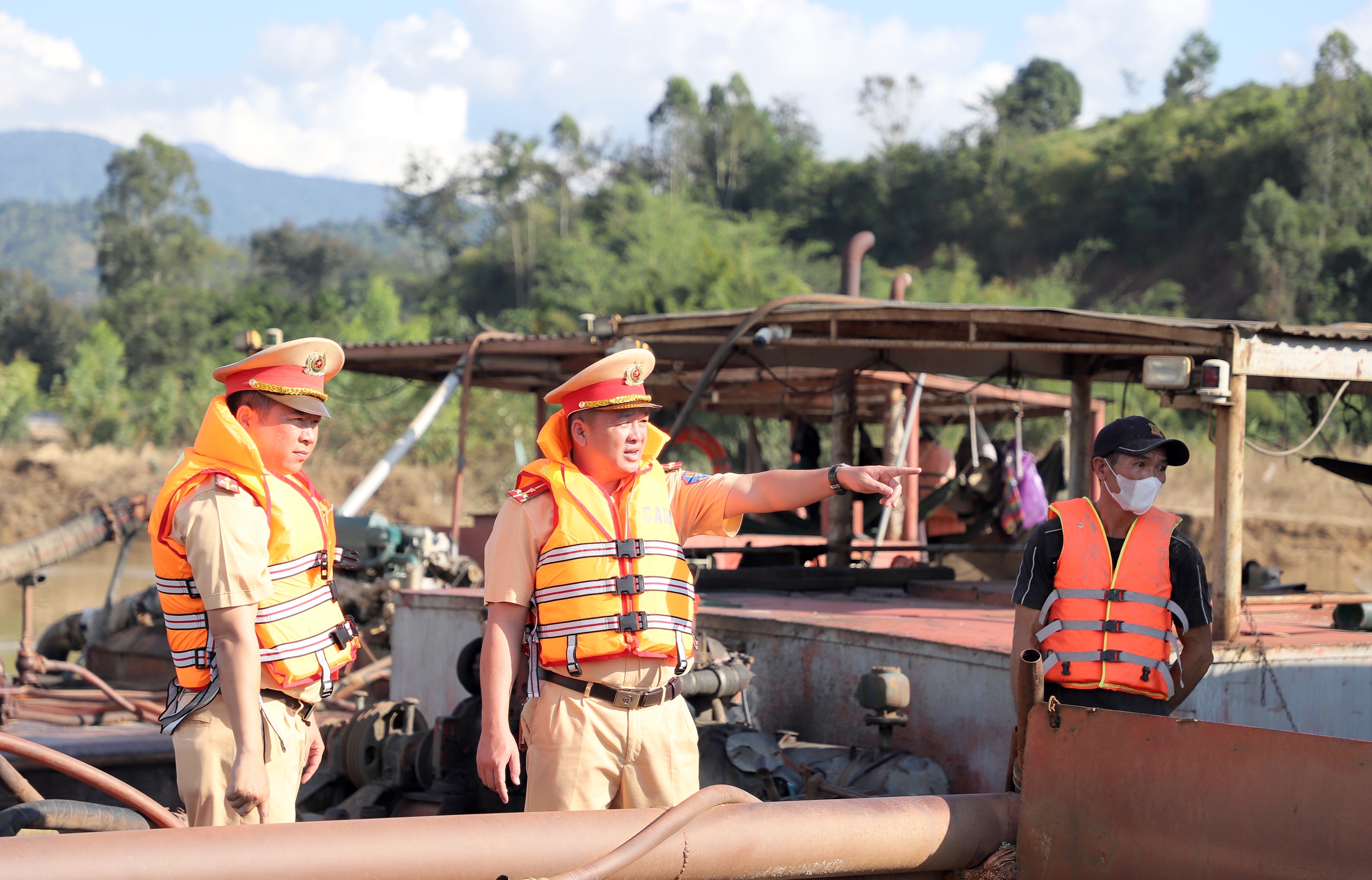 Đắk Lắk: Siết chặt quản lý an toàn giao thông đường thủy- Ảnh 1.