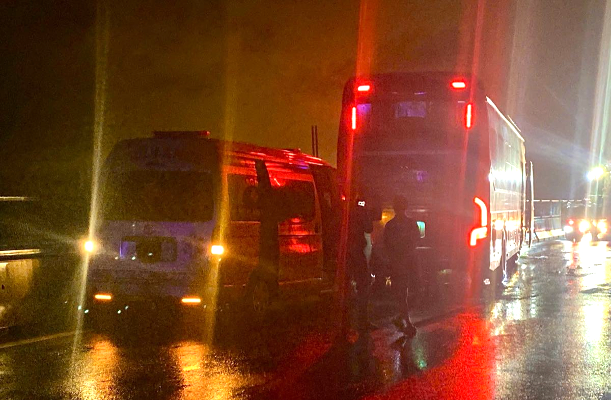 Lâm Đồng: Xe cứu thương tông đuôi xe khách, bệnh nhân tử vong khi đang chuyển viện- Ảnh 1.