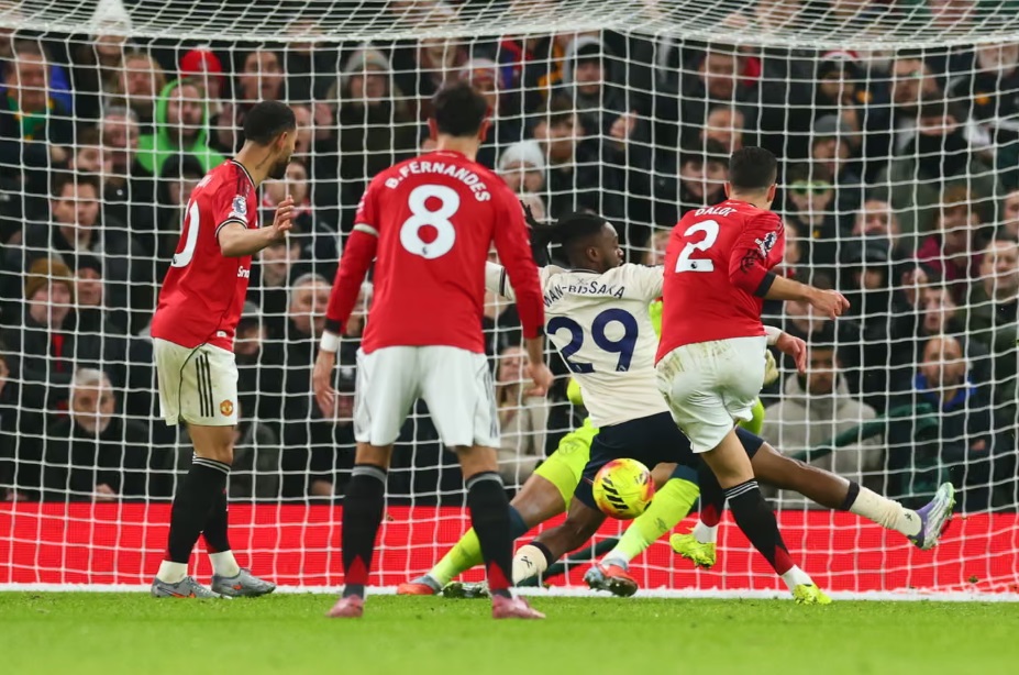 Phung phí cơ hội, MU bị West Ham cầm chân ngay trên sân nhà- Ảnh 2. Phung phí cơ hội, MU bị West Ham cầm chân ngay trên sân nhà- Ảnh 2.