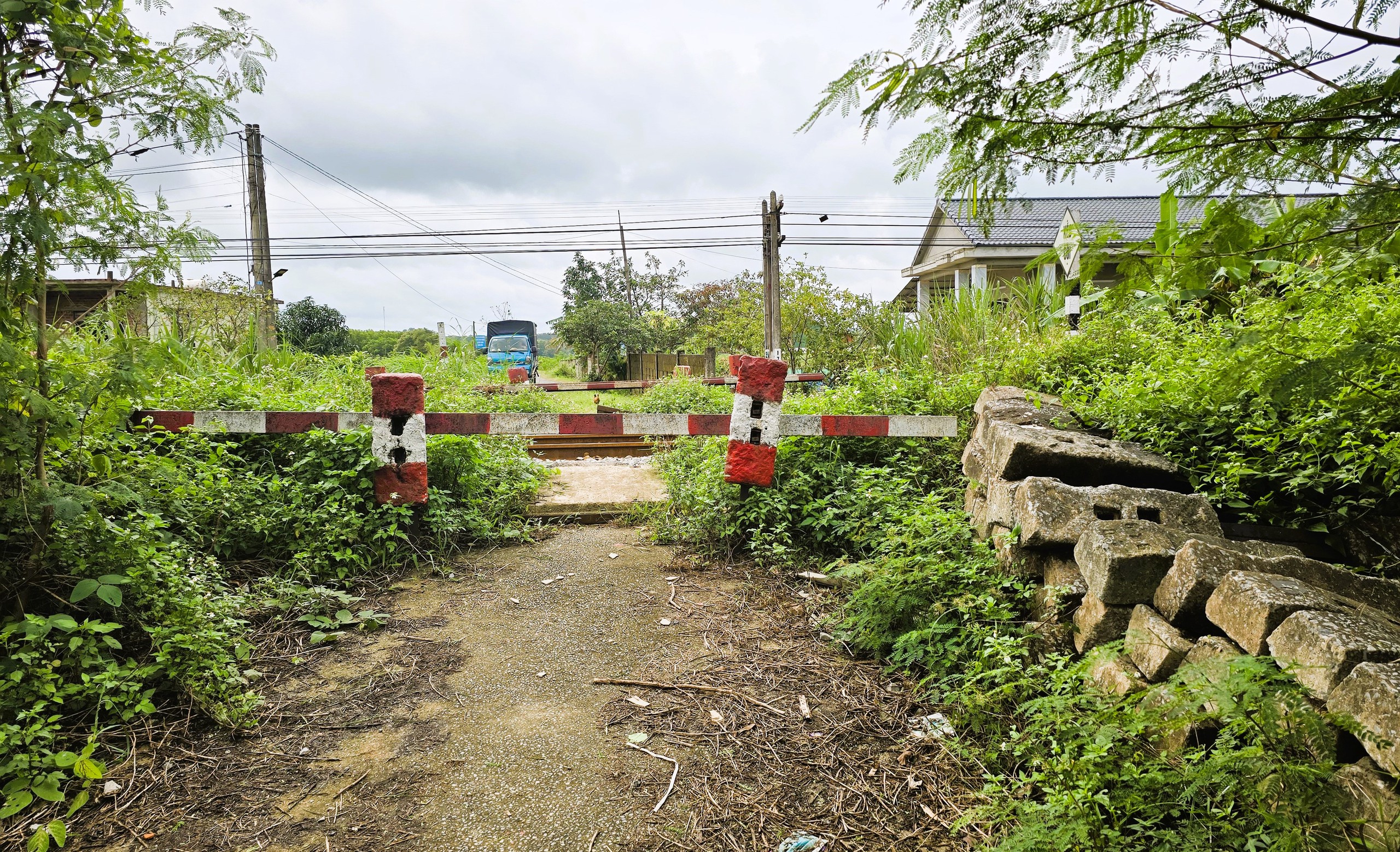 Quảng Trị: Nhiều giải pháp đảm bảo trật tự, an toàn giao thông đường sắt- Ảnh 4. Quảng Trị: Nhiều giải pháp đảm bảo trật tự, an toàn giao thông đường sắt- Ảnh 4.