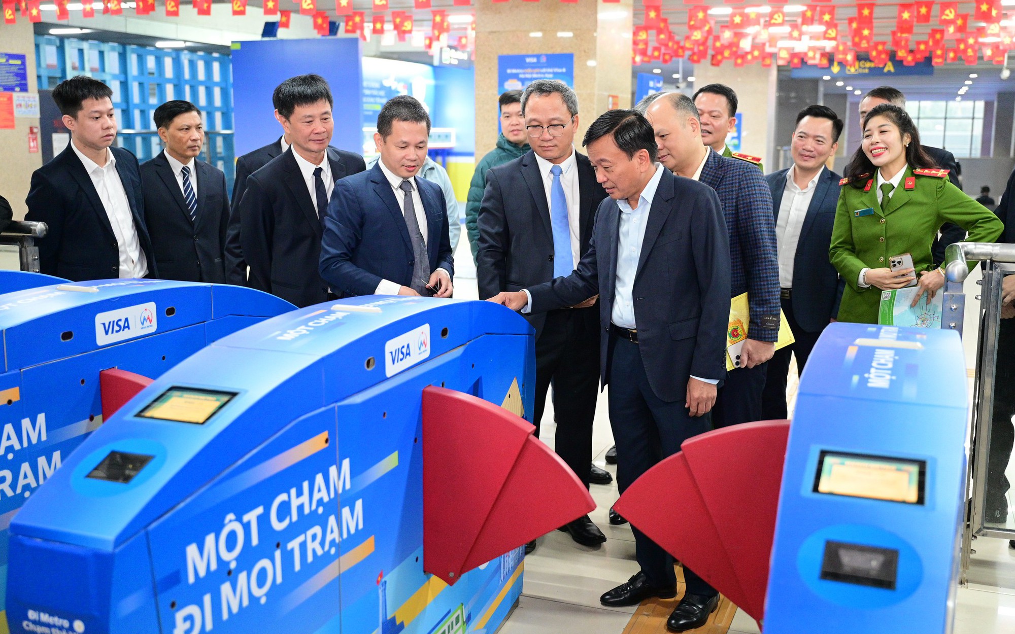 Chính thức áp dụng thẻ vé kiểm soát tự động trên tuyến 2A Cát Linh - Hà Đông