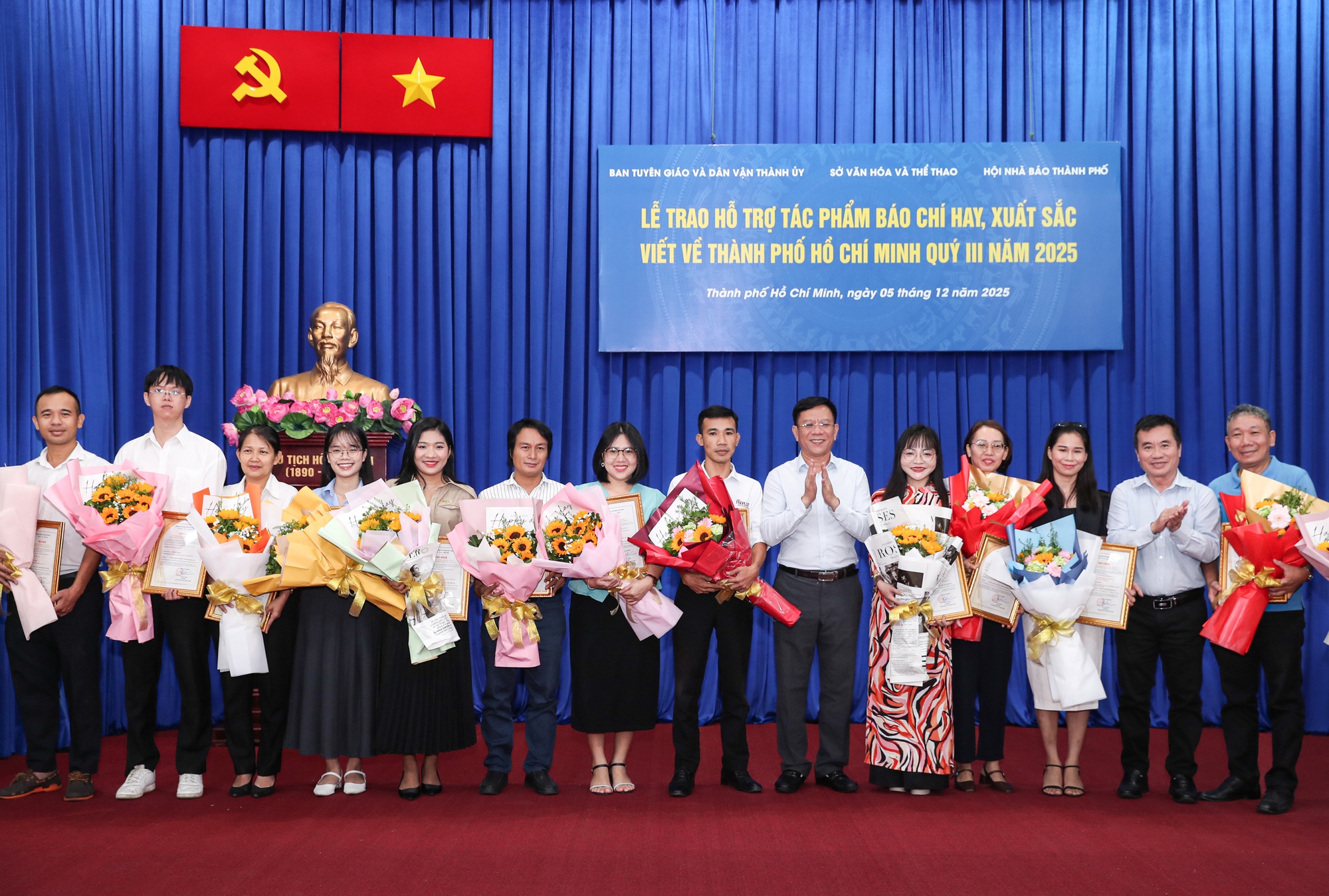 TP.HCM khen thưởng các tác phẩm báo chí xuất sắc quý III/2025- Ảnh 2.