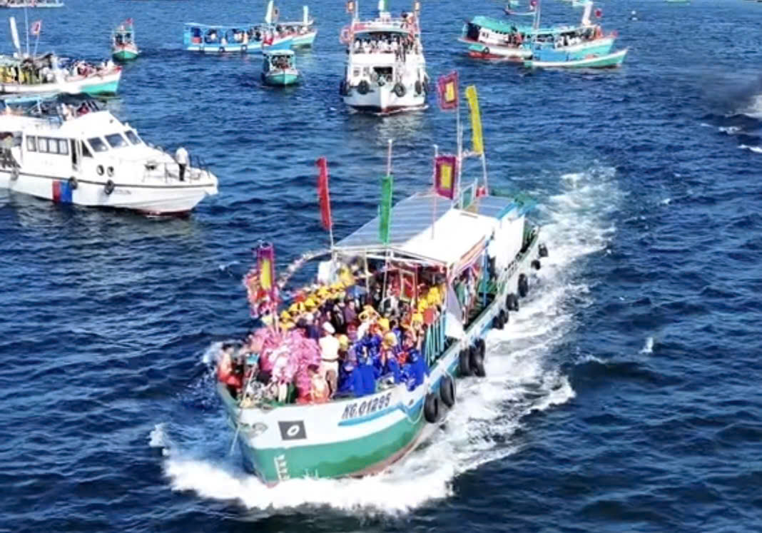 Độc đáo sắc màu văn hóa trong Lễ hội Nghinh Ông Lại Sơn ở An Giang- Ảnh 4. Độc đáo sắc màu văn hóa trong Lễ hội Nghinh Ông Lại Sơn ở An Giang- Ảnh 4.