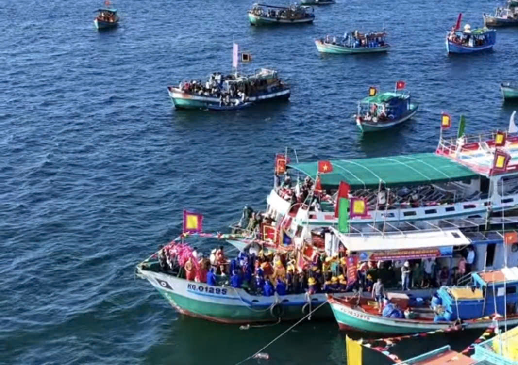 Độc đáo sắc màu văn hóa trong Lễ hội Nghinh Ông Lại Sơn ở An Giang- Ảnh 1. Độc đáo sắc màu văn hóa trong Lễ hội Nghinh Ông Lại Sơn ở An Giang- Ảnh 1.