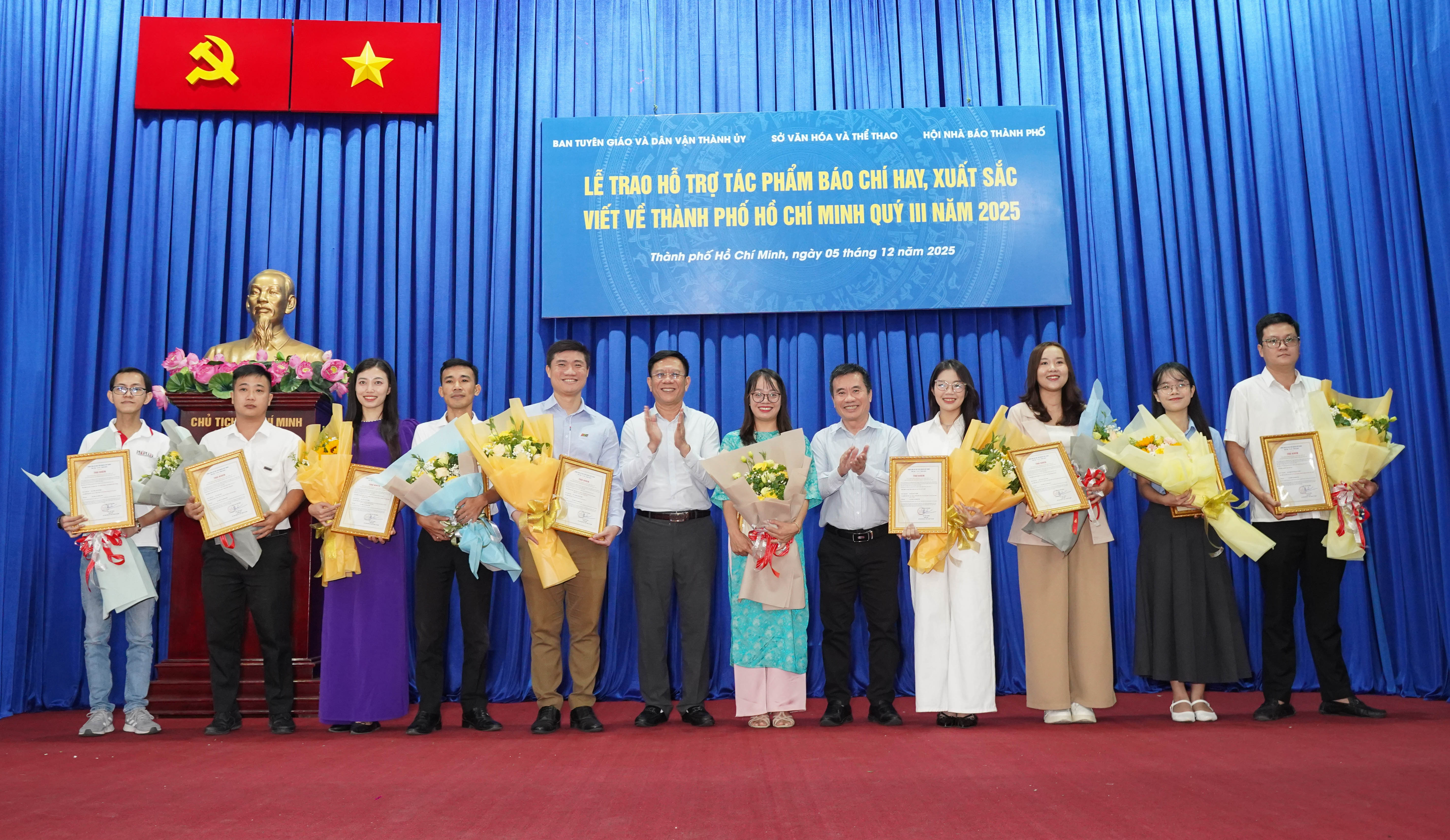 TP.HCM khen thưởng các tác phẩm báo chí xuất sắc quý III/2025- Ảnh 4.