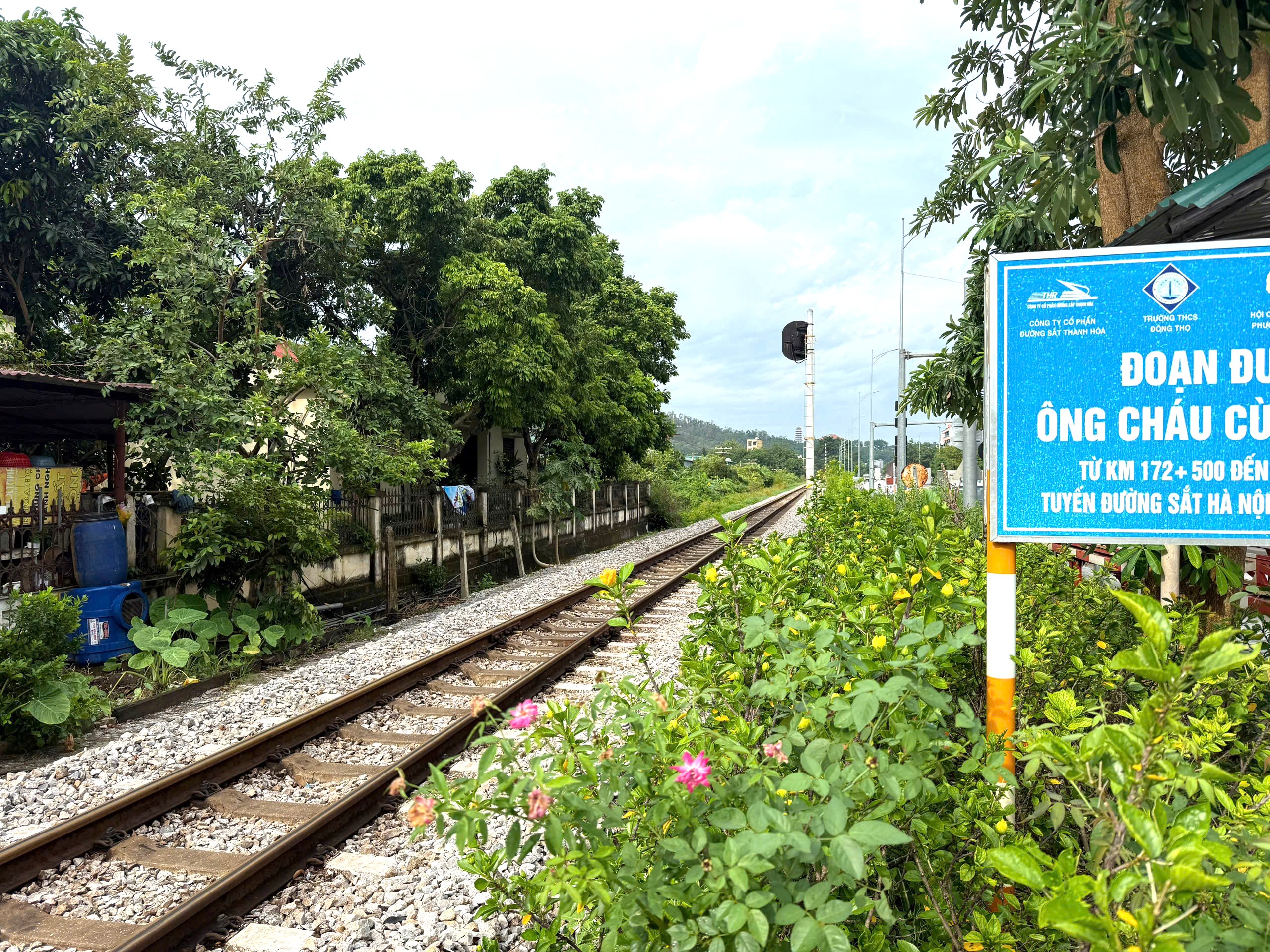 Thanh Hoá: Siết chặt quản lý, tích cực tuyên truyền đảm bảo an toàn giao thông đường sắt- Ảnh 2.