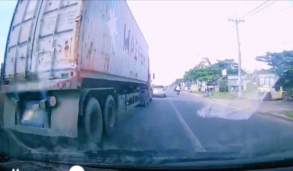 Đồng Nai: Xử phạt 3 tài xế vì chở bùn không che bạt và vượt ẩu trên đường- Ảnh 5.