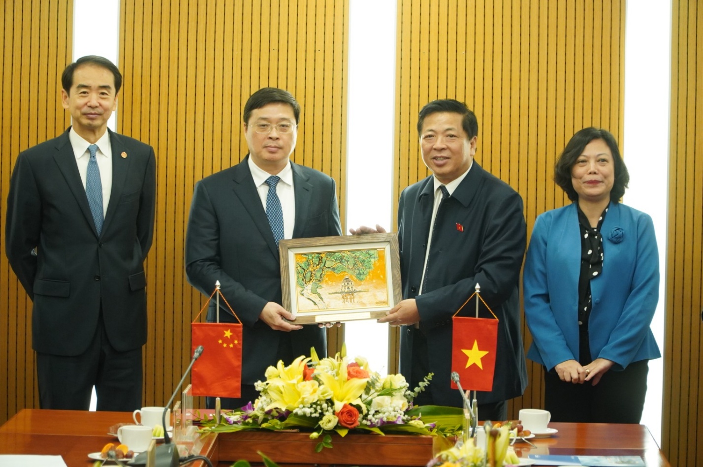 Vietnam, Guangxi strengthen cooperation on transport links and infrastructure projects- Ảnh 2.