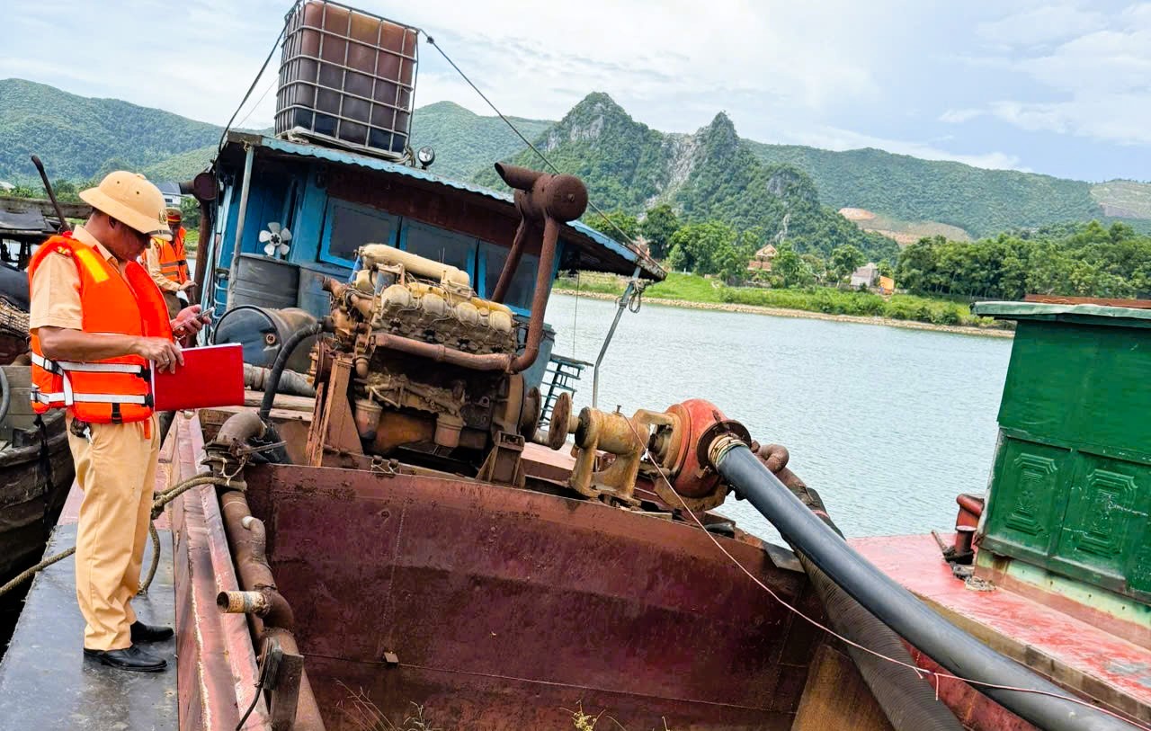 Quảng Trị: Đẩy mạnh tuyên truyền, xử lý nghiêm vi phạm an toàn giao thông thủy nội địa- Ảnh 3.