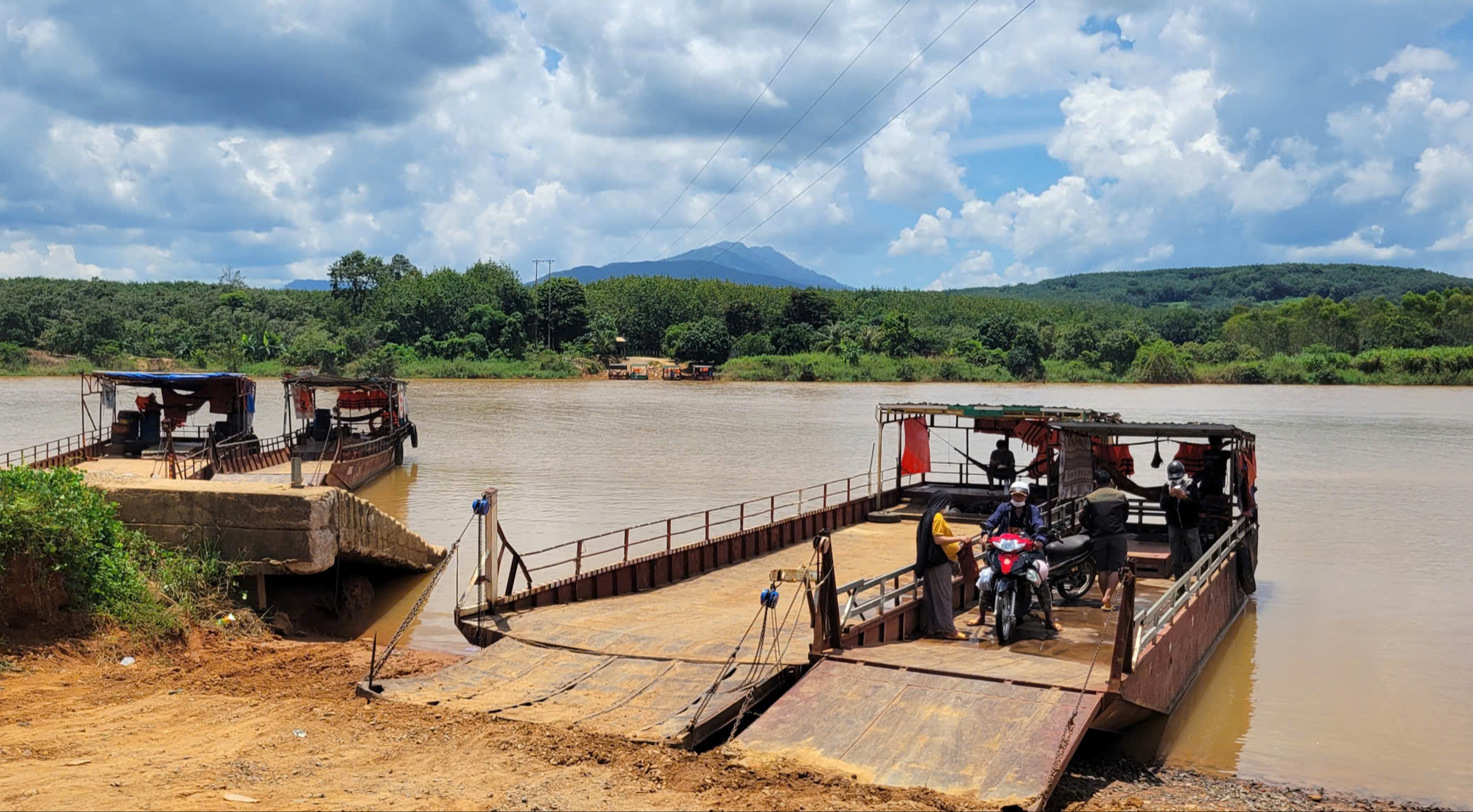 Gia Lai: Tăng cường kiểm soát đảm bảo ATGT trên khu vực lòng hồ Sê San- Ảnh 1.