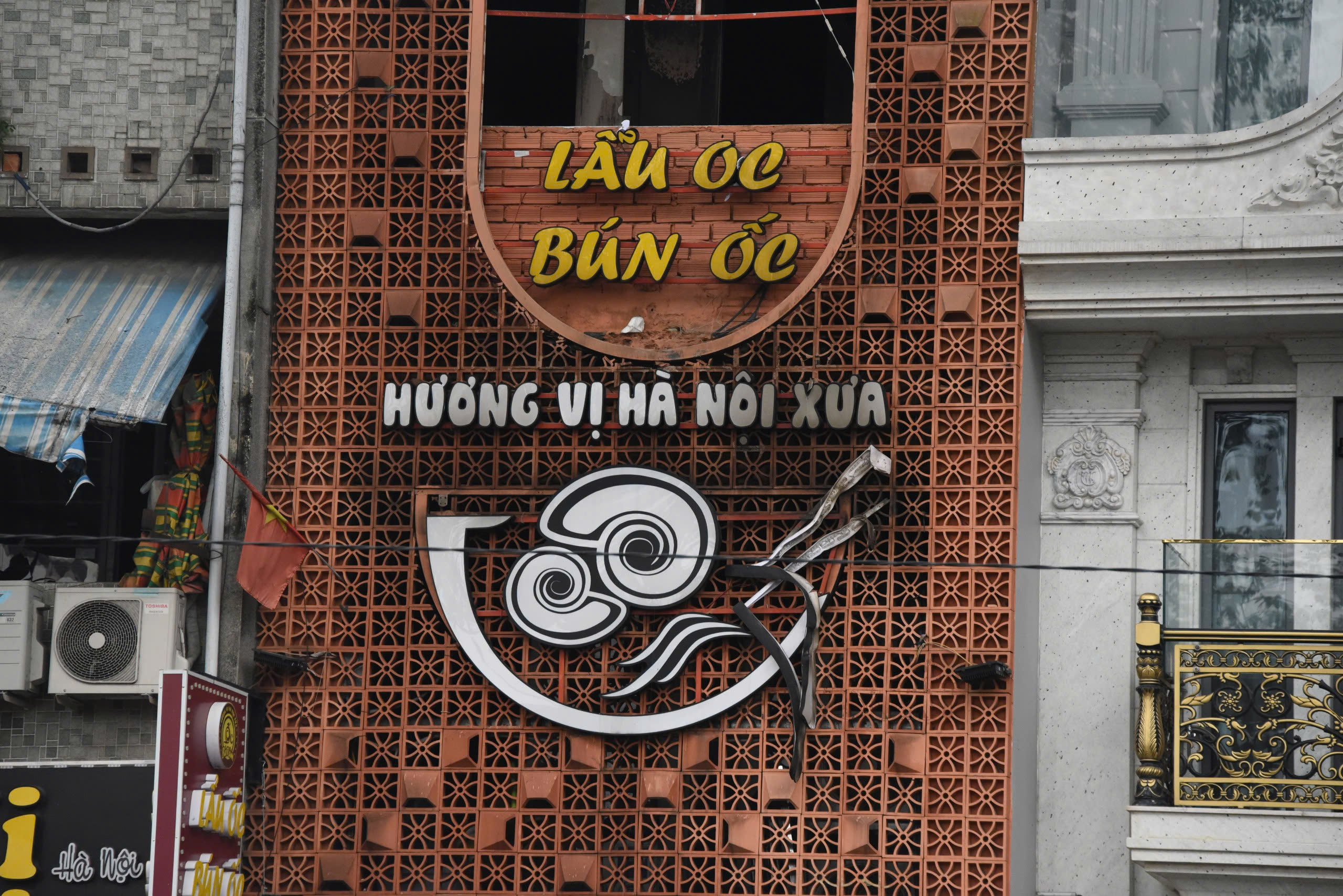 TP.HCM: Hiện trường vụ cháy quán ăn khiến 4 người tử vong trên đường Trần Hưng Đạo- Ảnh 3.