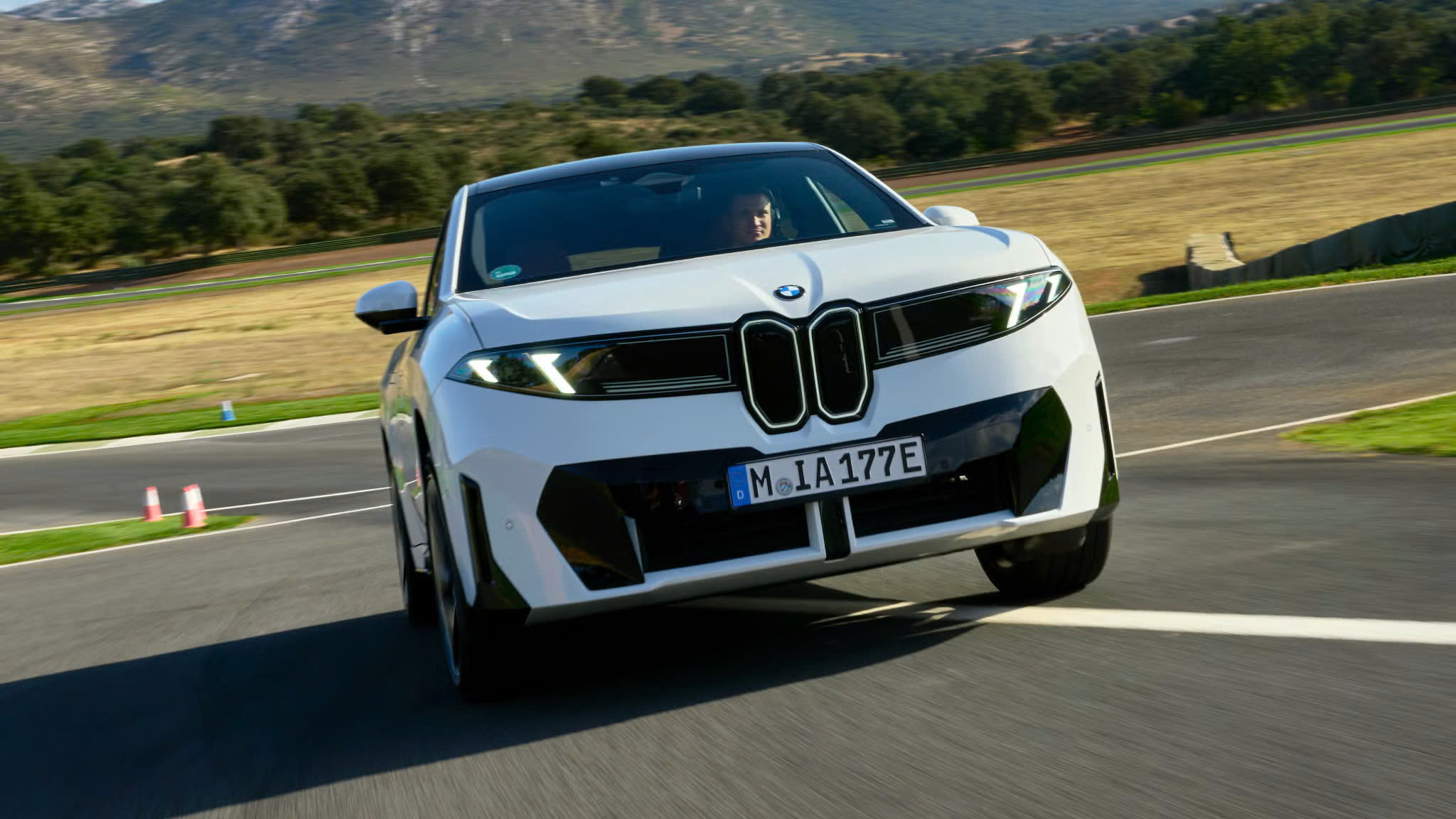 BMW iX3 2027 tối ưu cảm giác lái bằng nhiều công nghệ mới- Ảnh 3. BMW iX3 2027 tối ưu cảm giác lái bằng nhiều công nghệ mới- Ảnh 3.