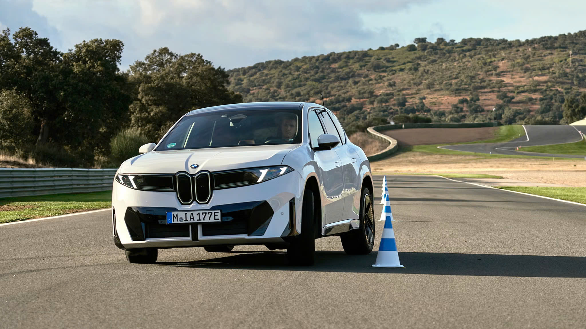 BMW iX3 2027 tối ưu cảm giác lái bằng nhiều công nghệ mới- Ảnh 4. BMW iX3 2027 tối ưu cảm giác lái bằng nhiều công nghệ mới- Ảnh 4.