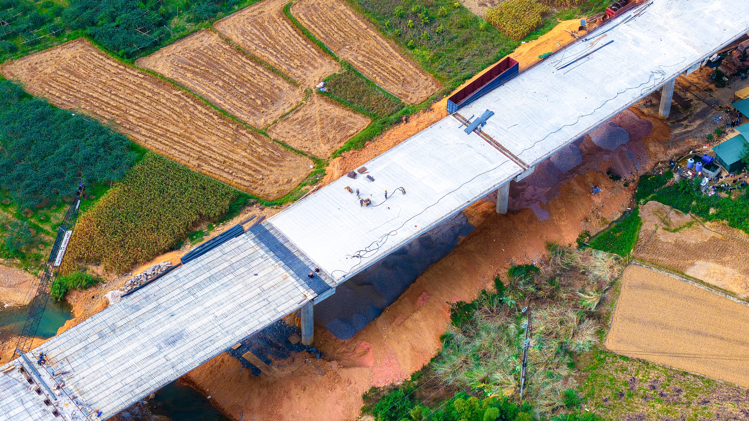 Dồn lực thi công, thông tuyến hai cao tốc lớn qua Lạng Sơn, Cao Bằng dịp 19/12- Ảnh 2. Dồn lực thi công, thông tuyến hai cao tốc lớn qua Lạng Sơn, Cao Bằng dịp 19/12- Ảnh 2.