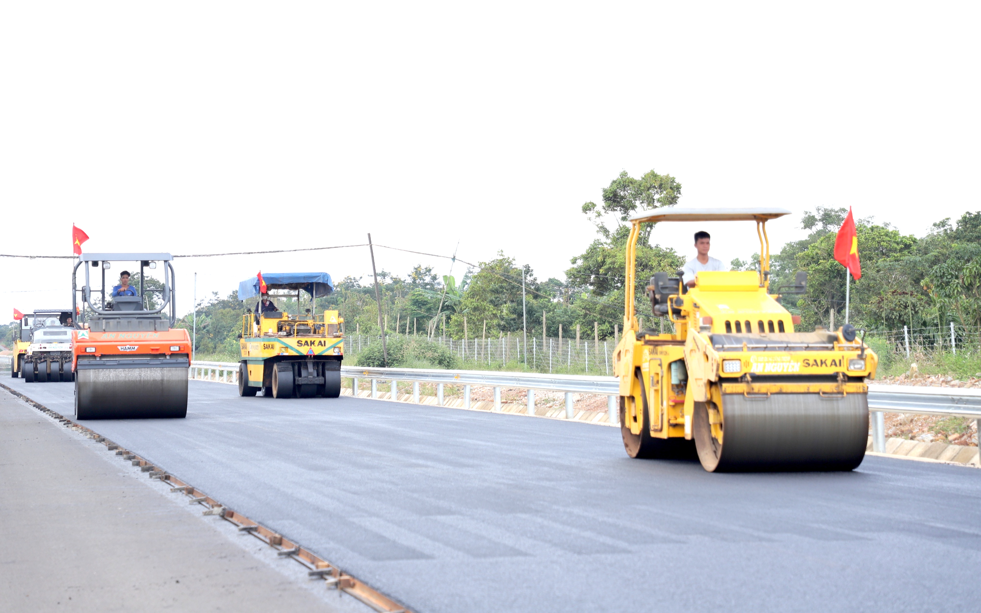 Dự kiến thông xe kỹ thuật hơn 48km cao tốc Khánh Hòa - Buôn Ma Thuột ngày 19/12- Ảnh 3. Dự kiến thông xe kỹ thuật hơn 48km cao tốc Khánh Hòa - Buôn Ma Thuột ngày 19/12- Ảnh 3.