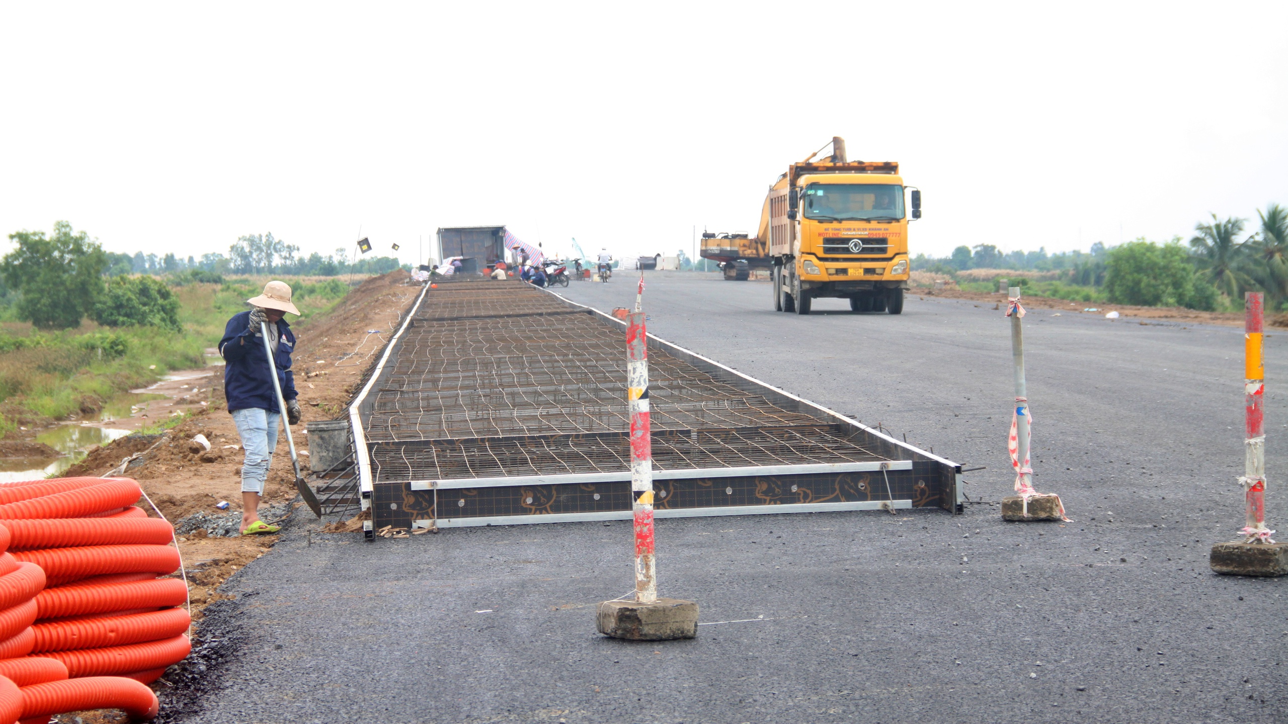 Người dân Cà Mau háo hức chờ đến ngày thông xe kỹ thuật cao tốc Cần Thơ - Cà Mau- Ảnh 2. Người dân Cà Mau háo hức chờ đến ngày thông xe kỹ thuật cao tốc Cần Thơ - Cà Mau- Ảnh 2.