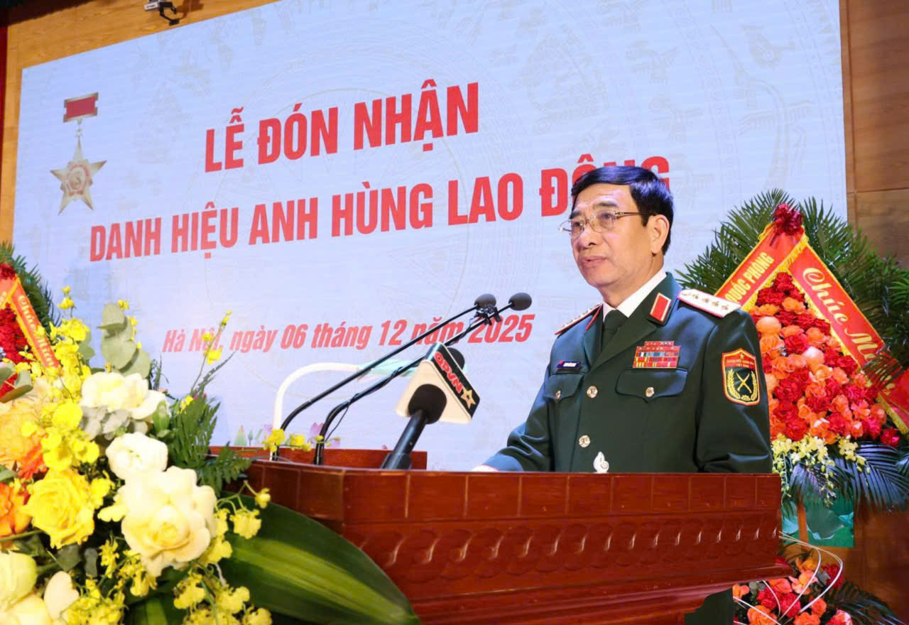 Thần tốc trên công trình trọng điểm, Binh đoàn 12 đón nhận danh hiệu Anh hùng Lao động- Ảnh 1. Thần tốc trên công trình trọng điểm, Binh đoàn 12 đón nhận danh hiệu Anh hùng Lao động- Ảnh 1.