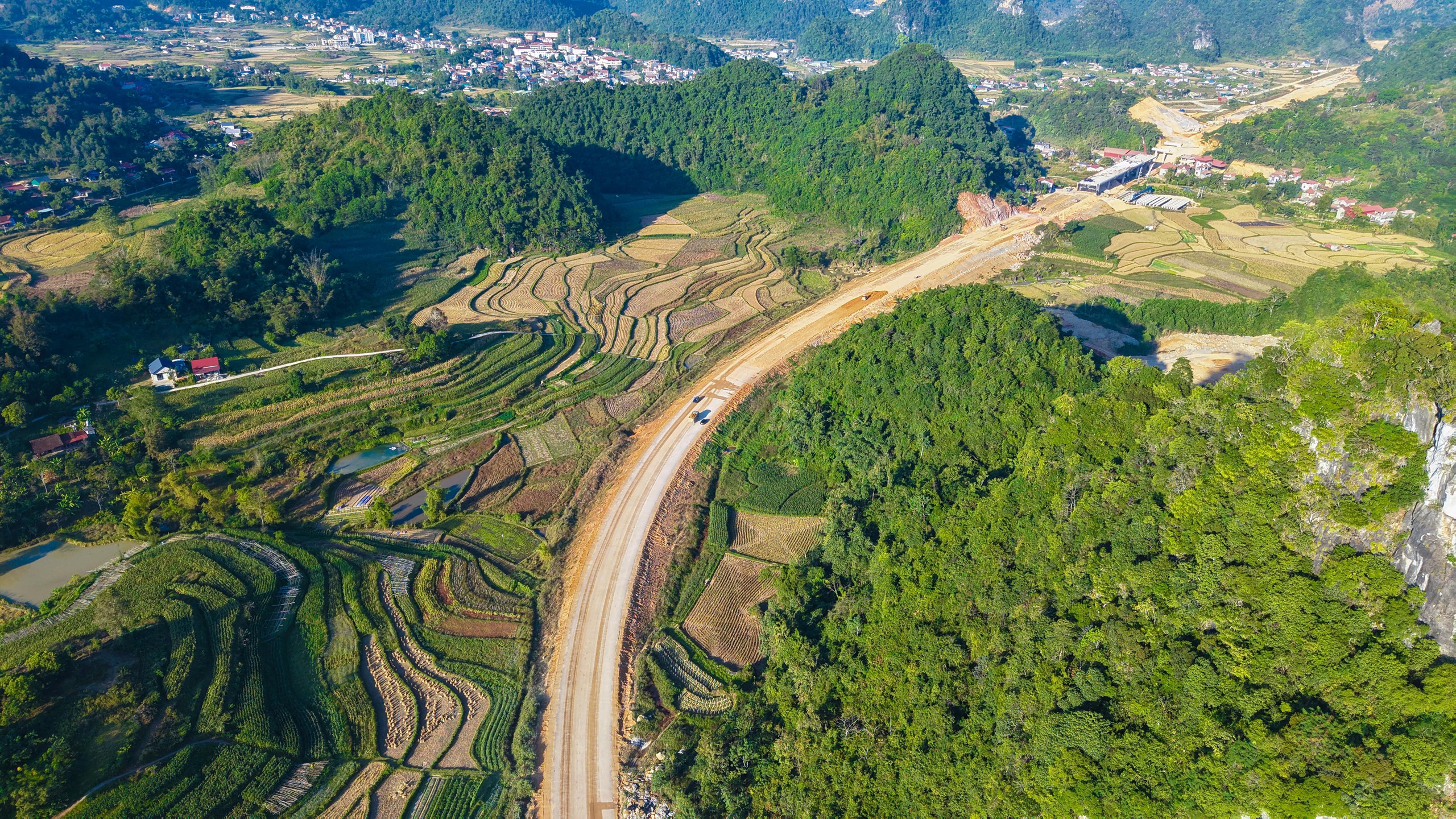 Dồn lực thi công, thông tuyến hai cao tốc lớn qua Lạng Sơn, Cao Bằng dịp 19/12- Ảnh 3. Dồn lực thi công, thông tuyến hai cao tốc lớn qua Lạng Sơn, Cao Bằng dịp 19/12- Ảnh 3.