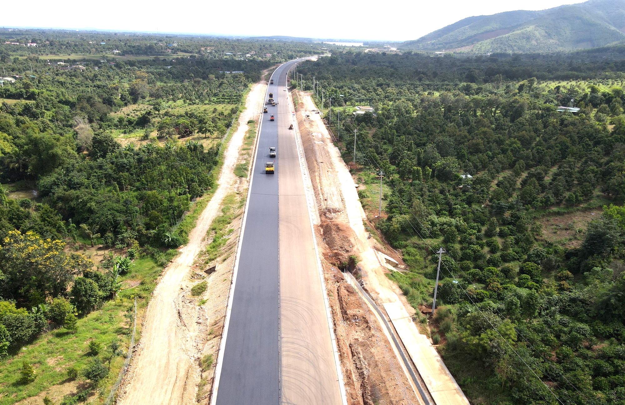 Dự kiến thông xe kỹ thuật hơn 48km cao tốc Khánh Hòa - Buôn Ma Thuột ngày 19/12- Ảnh 1. Dự kiến thông xe kỹ thuật hơn 48km cao tốc Khánh Hòa - Buôn Ma Thuột ngày 19/12- Ảnh 1.