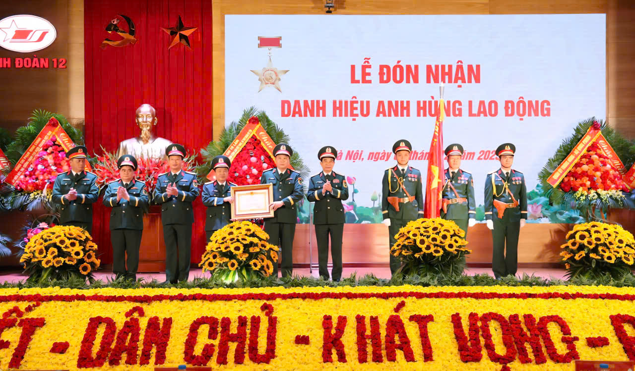 Thần tốc trên công trình trọng điểm, Binh đoàn 12 đón nhận danh hiệu Anh hùng Lao động- Ảnh 2. Thần tốc trên công trình trọng điểm, Binh đoàn 12 đón nhận danh hiệu Anh hùng Lao động- Ảnh 2.