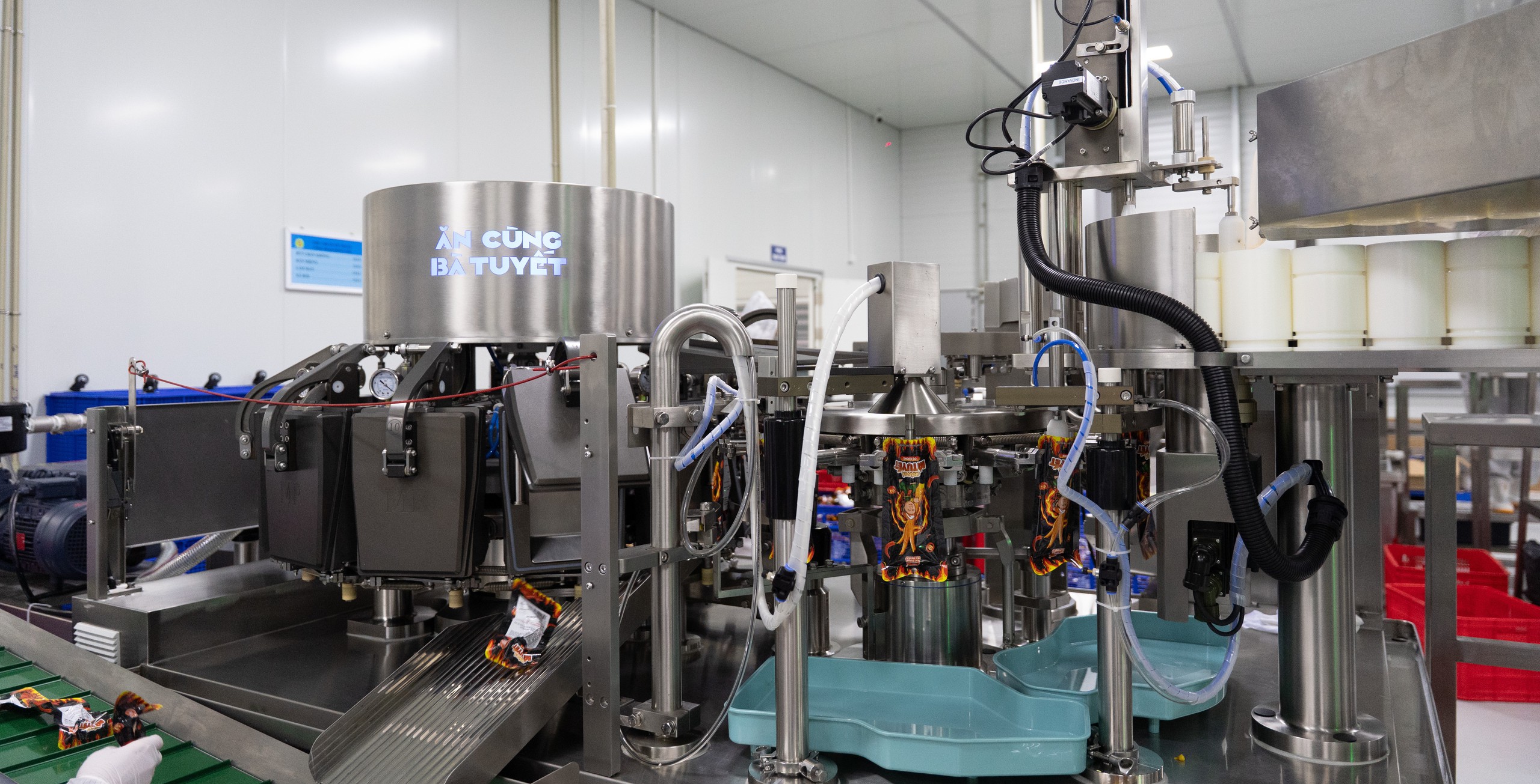 Cận cảnh cơ sở sản xuất hiện đại "Ch&acirc;n g&agrave; B&agrave; Tuyết"- Ảnh 21.