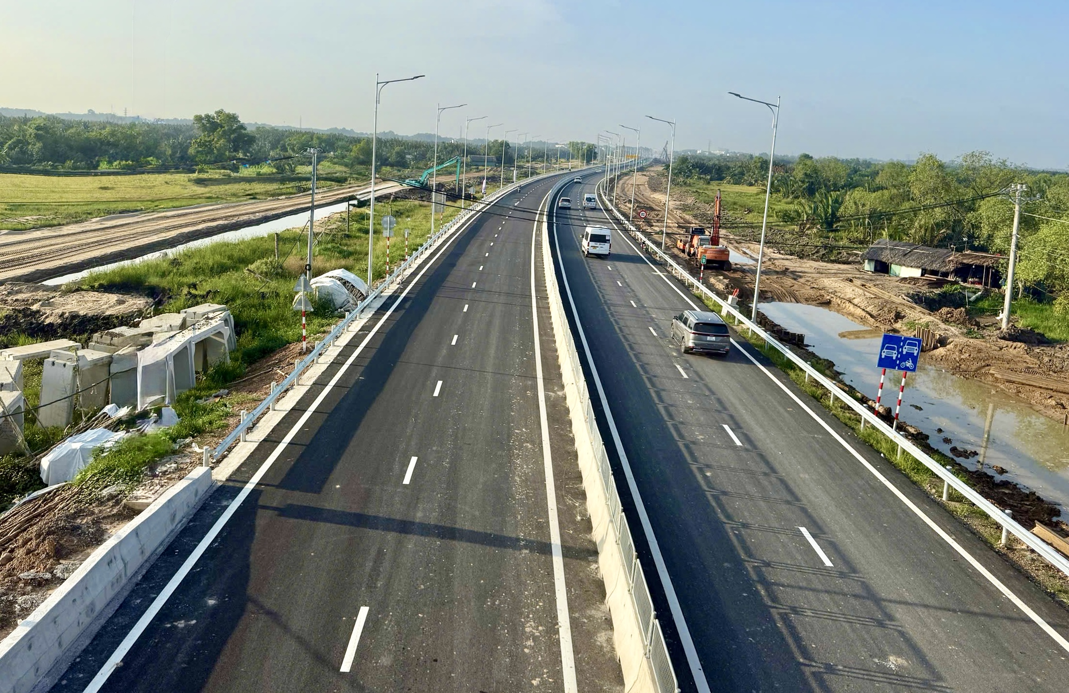 Chạy đua trên công trường Vành đai 3 TP.HCM qua Đồng Nai- Ảnh 25. Chạy đua trên công trường Vành đai 3 TP.HCM qua Đồng Nai- Ảnh 25.