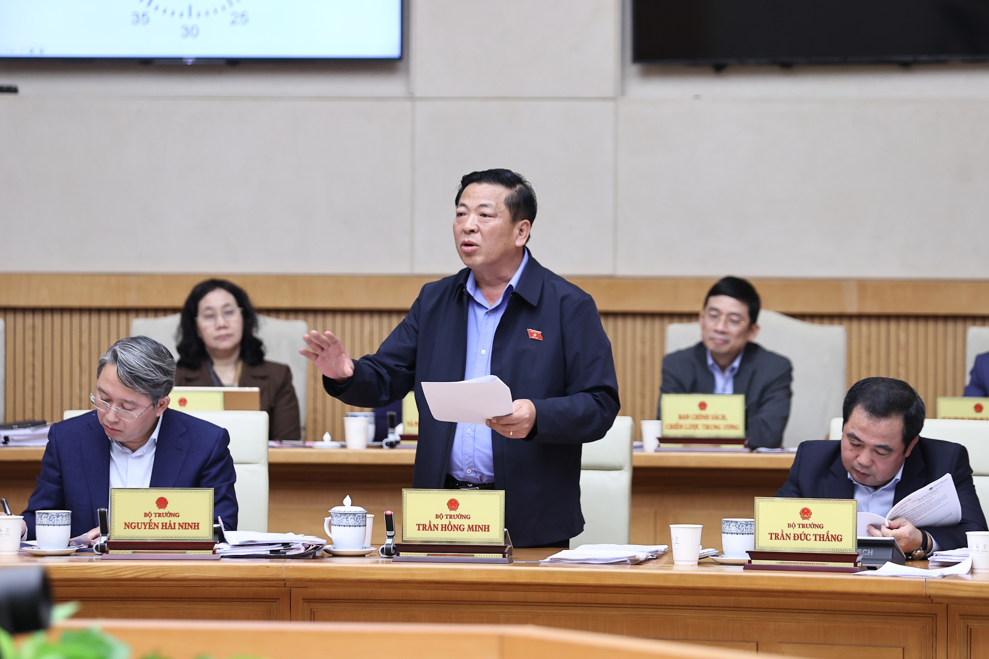 Thủ tướng: Phải bảo đảm "mọi người đều có nhà, mọi gia đình đều có Tết"- Ảnh 3. Thủ tướng: Phải bảo đảm "mọi người đều có nhà, mọi gia đình đều có Tết"- Ảnh 3.