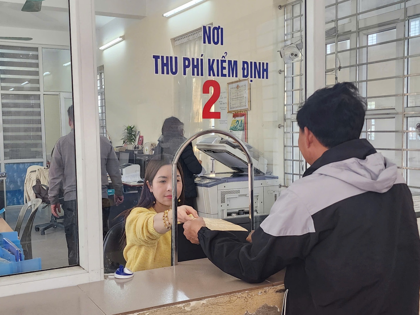 Chuẩn hóa quy trình và nâng cao chất lượng phục vụ tại các cơ sở đăng kiểm- Ảnh 1. Chuẩn hóa quy trình và nâng cao chất lượng phục vụ tại các cơ sở đăng kiểm- Ảnh 1.