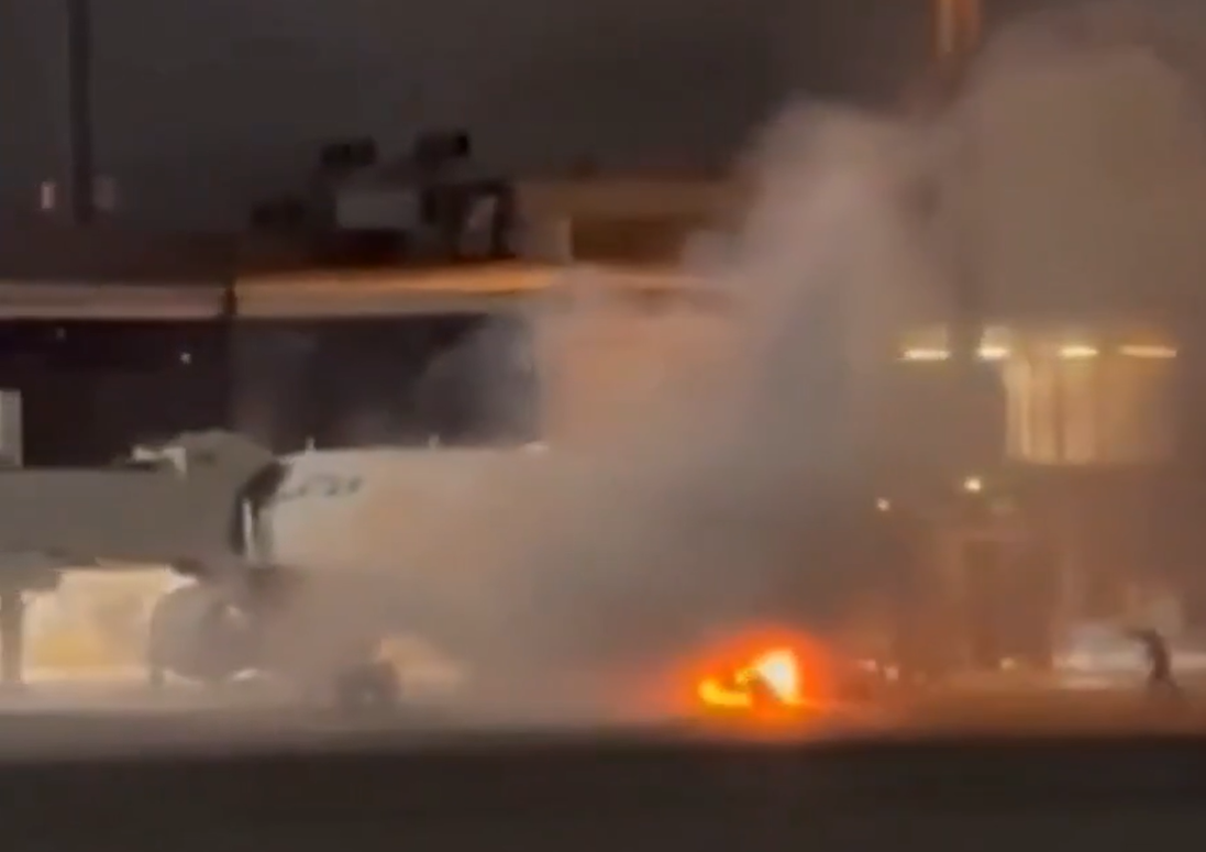 Hỏa hoạn trên đường băng sân bay lớn nhất Brazil, 169 hành khách sơ tán khẩn- Ảnh 1. Hỏa hoạn trên đường băng sân bay lớn nhất Brazil, 169 hành khách sơ tán khẩn- Ảnh 1.