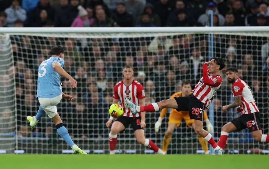 Đánh bại Sunderland, Man City soán ngôi Arsenal trên bảng xếp hạng- Ảnh 1.
