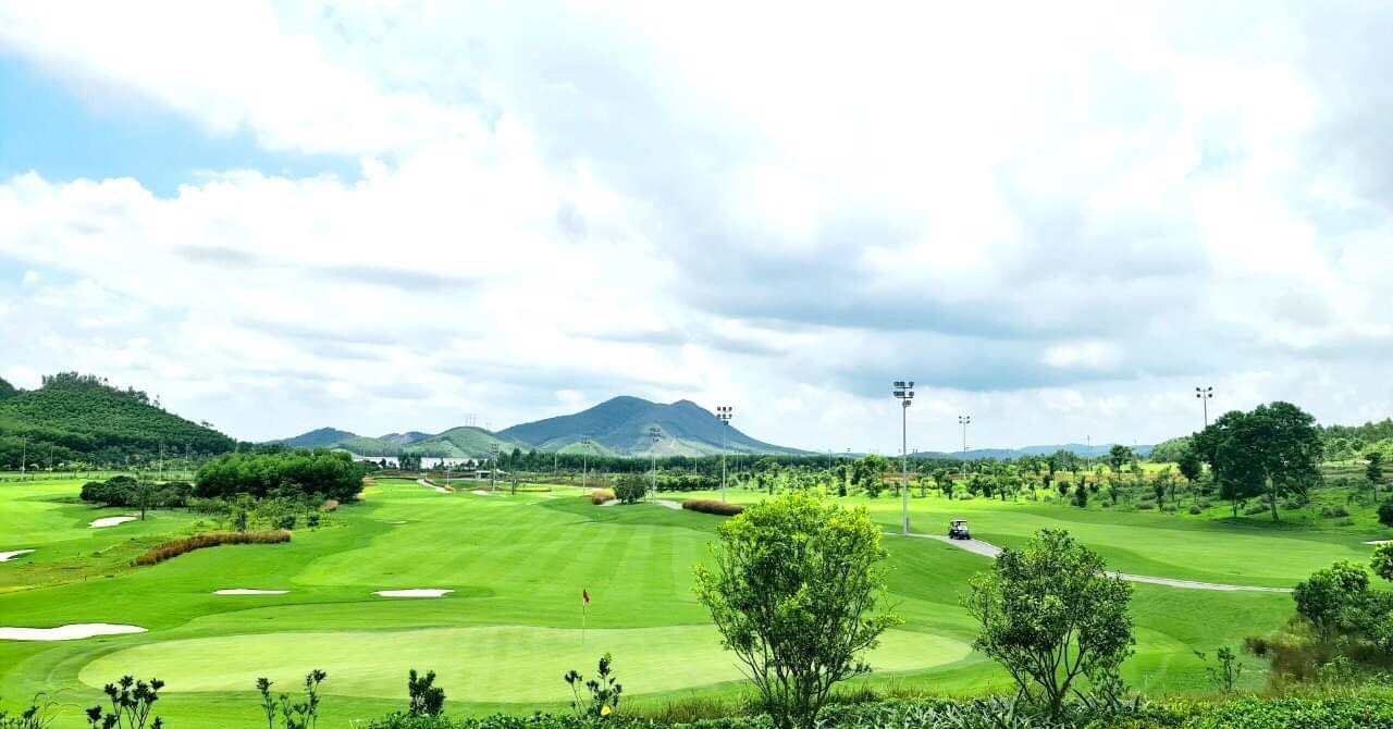 Kỳ vọng phát triển du lịch, bất động sản từ dự án sân golf Hà Tĩnh- Ảnh 1.