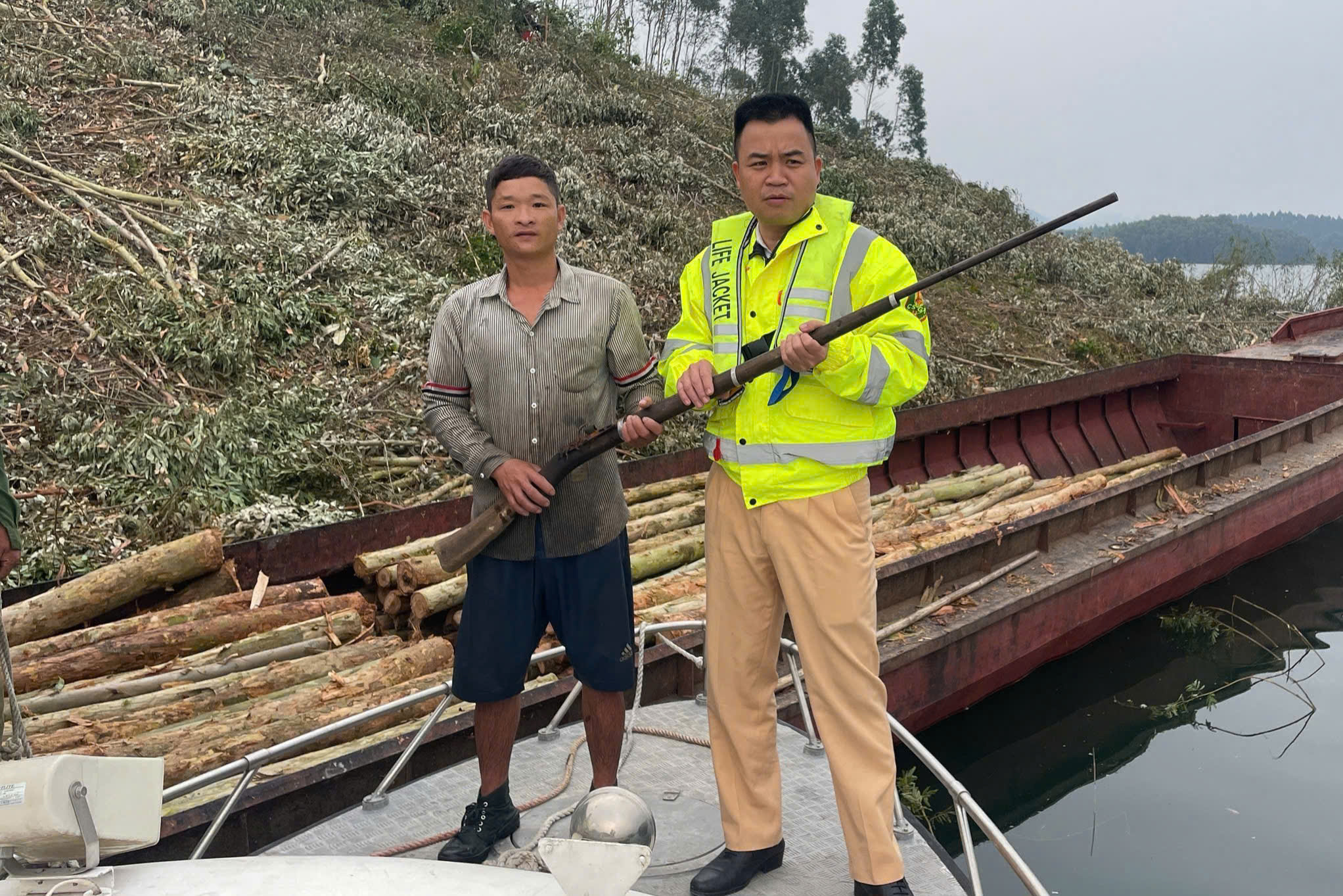Nhiều vi phạm an toàn giao thông đường thủy tại Lào Cai - Tuyên Quang bị xử lý- Ảnh 3.