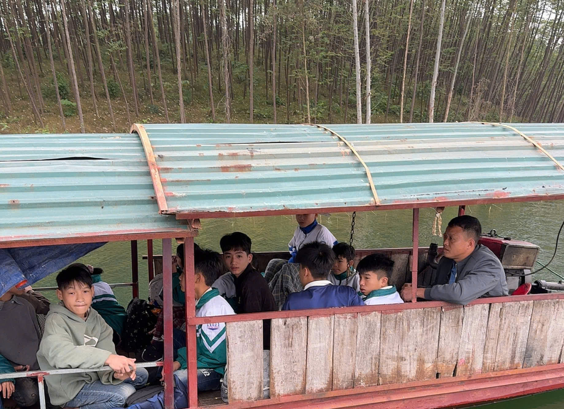 Nhiều vi phạm an toàn giao thông đường thủy tại Lào Cai - Tuyên Quang bị xử lý- Ảnh 1.